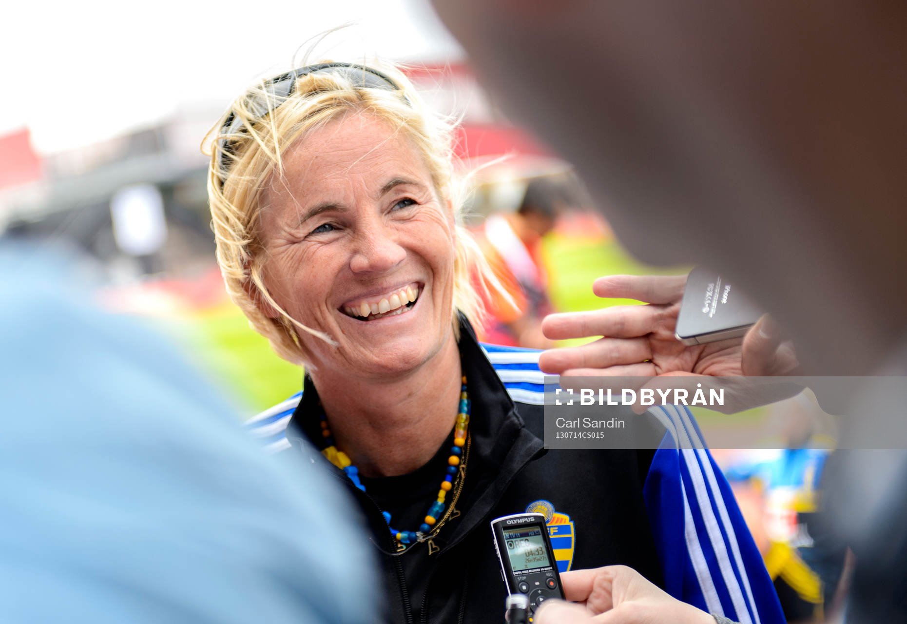 Sveriges assisterande förbundskapten Lilie Persson svarar på frågor efter träningen 14 juli 2013 i Göteborg.