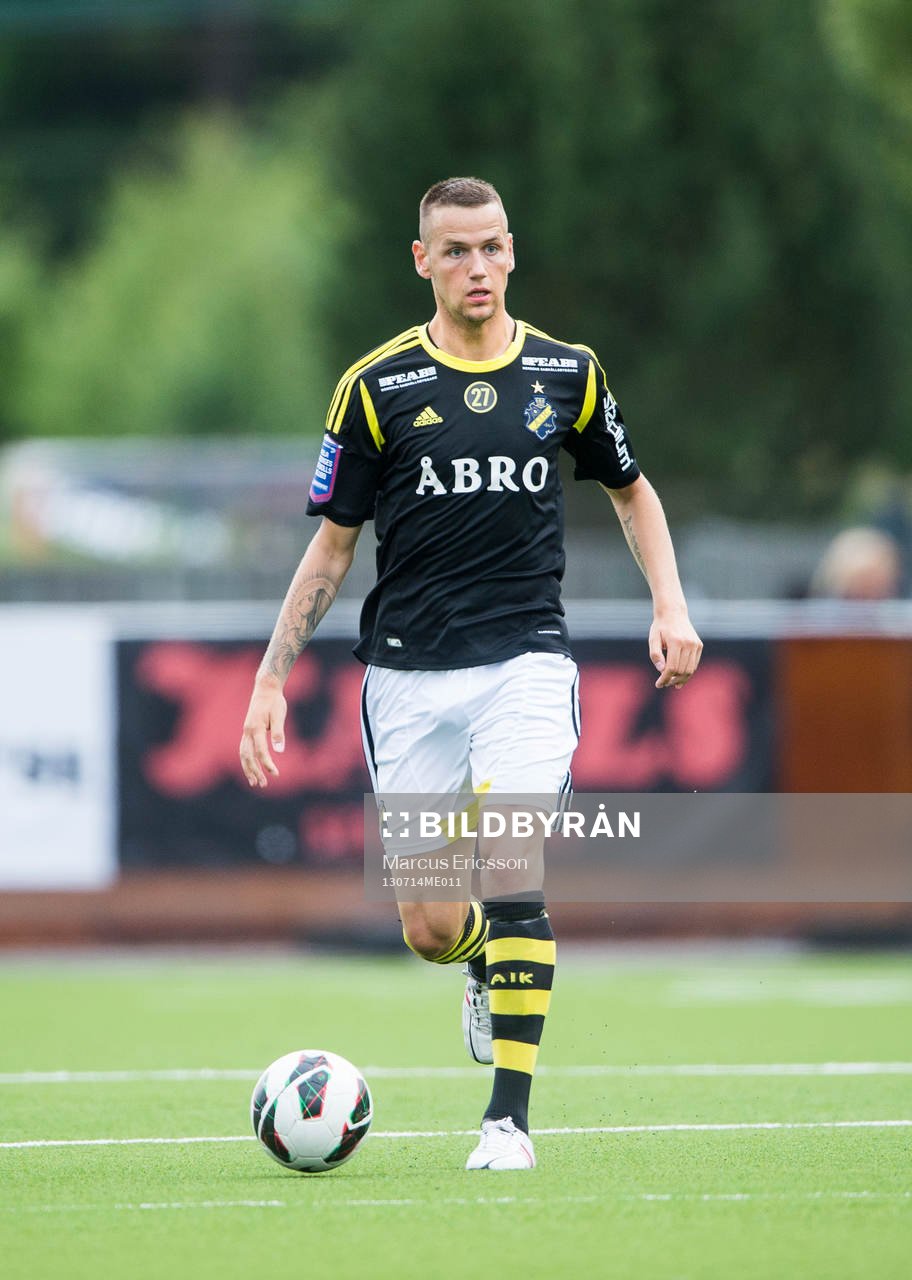 AIK:s Alexander Milosevic i den allsvenska matchen mellan Syrianska och AIK den 14 juli 2013 i Södertälje.