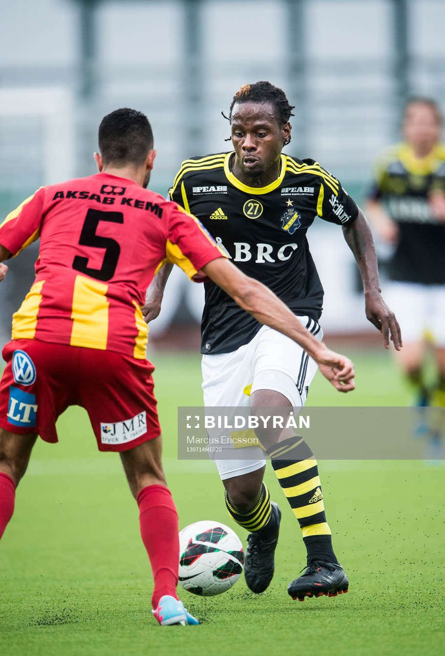 s Martin Kayongo-Mutumba utmanar Syrianskas Isa Demir i