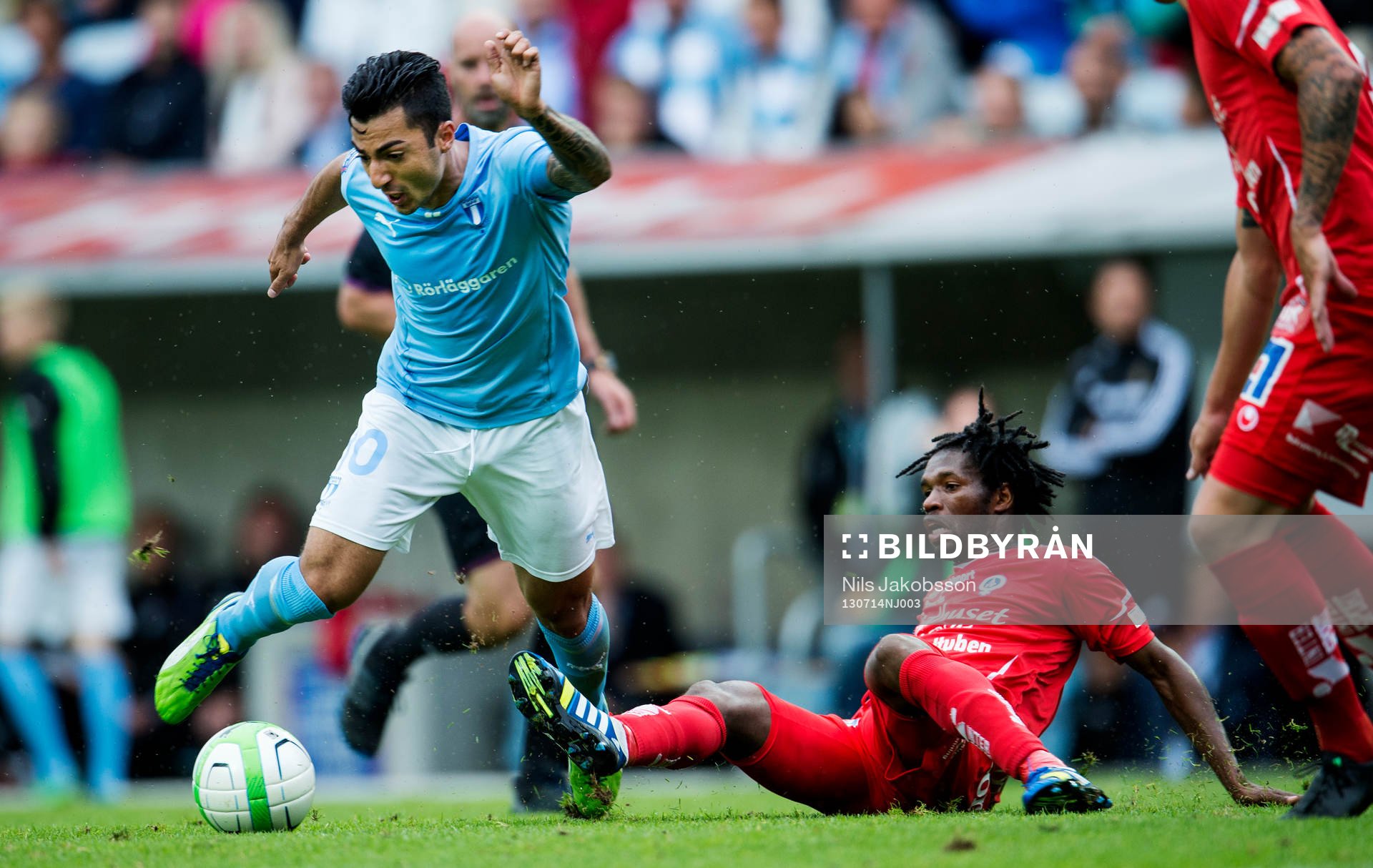 Malmö FFs Jiloan Hamad fälls av Åtvidabergs Mohammed