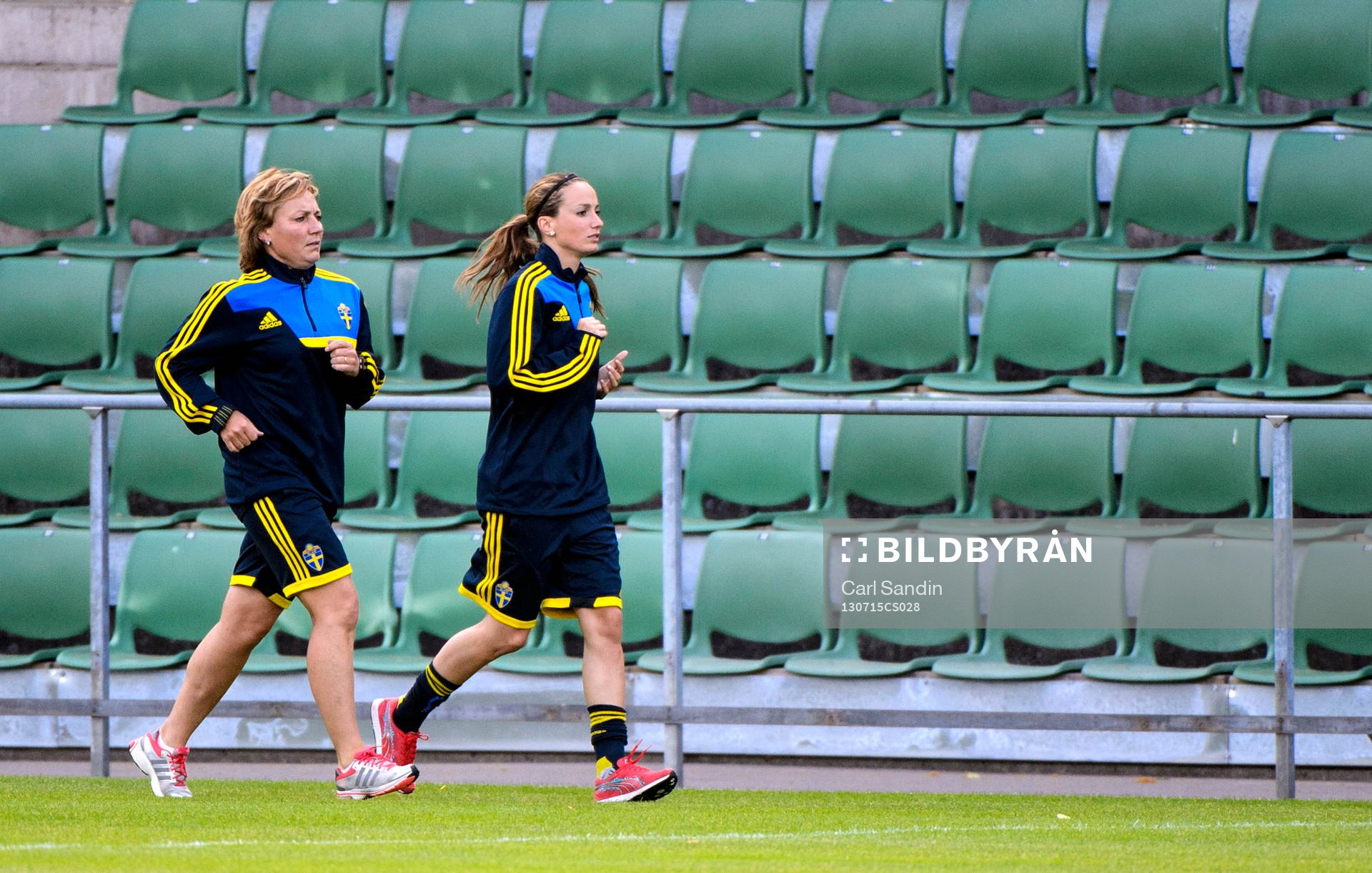 Sveriges sjukgymnast Annica Näsmark och Kosovare Asllani