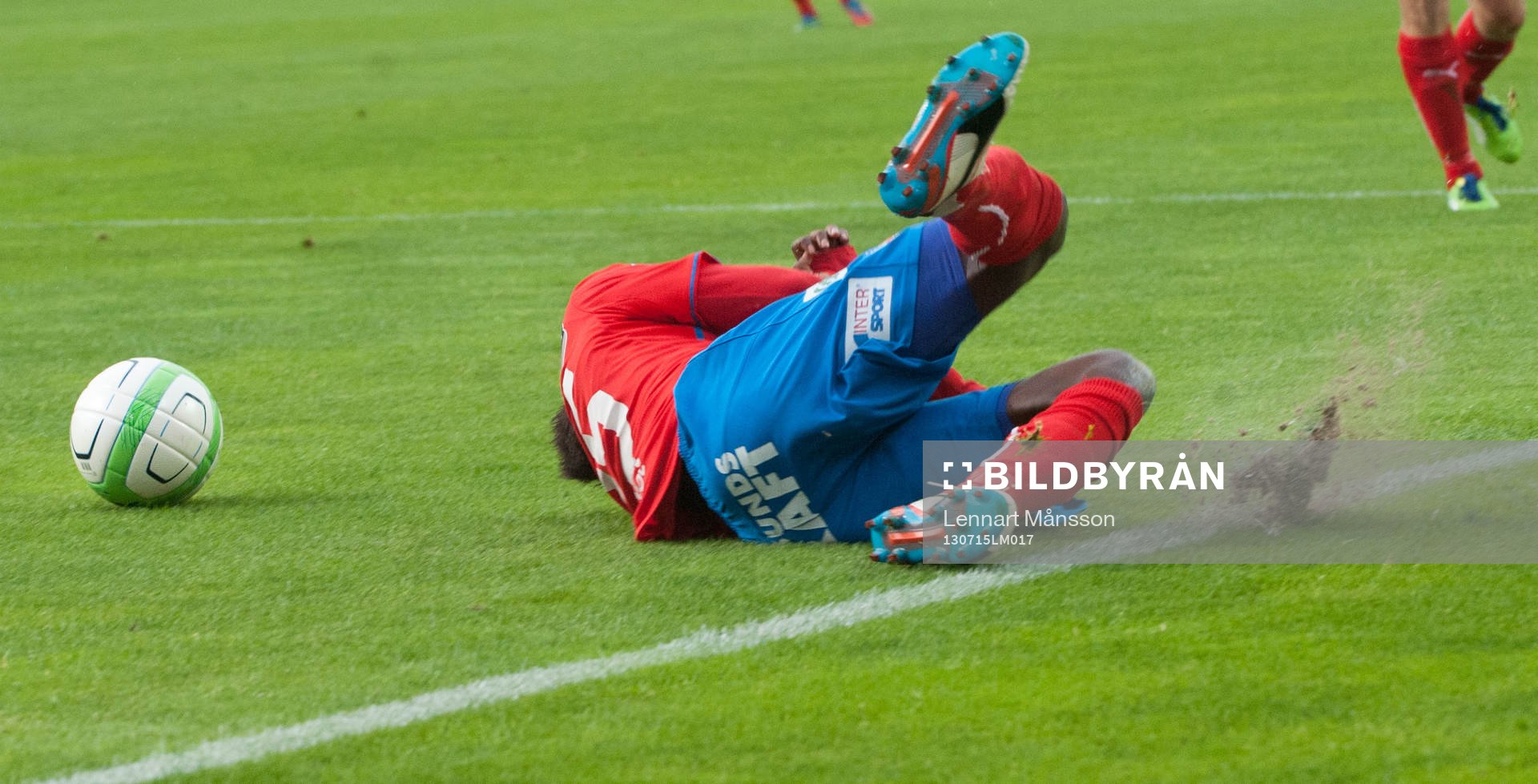 Upphovet till 2-0, David Accam, Helsingborg, fälls bryskt