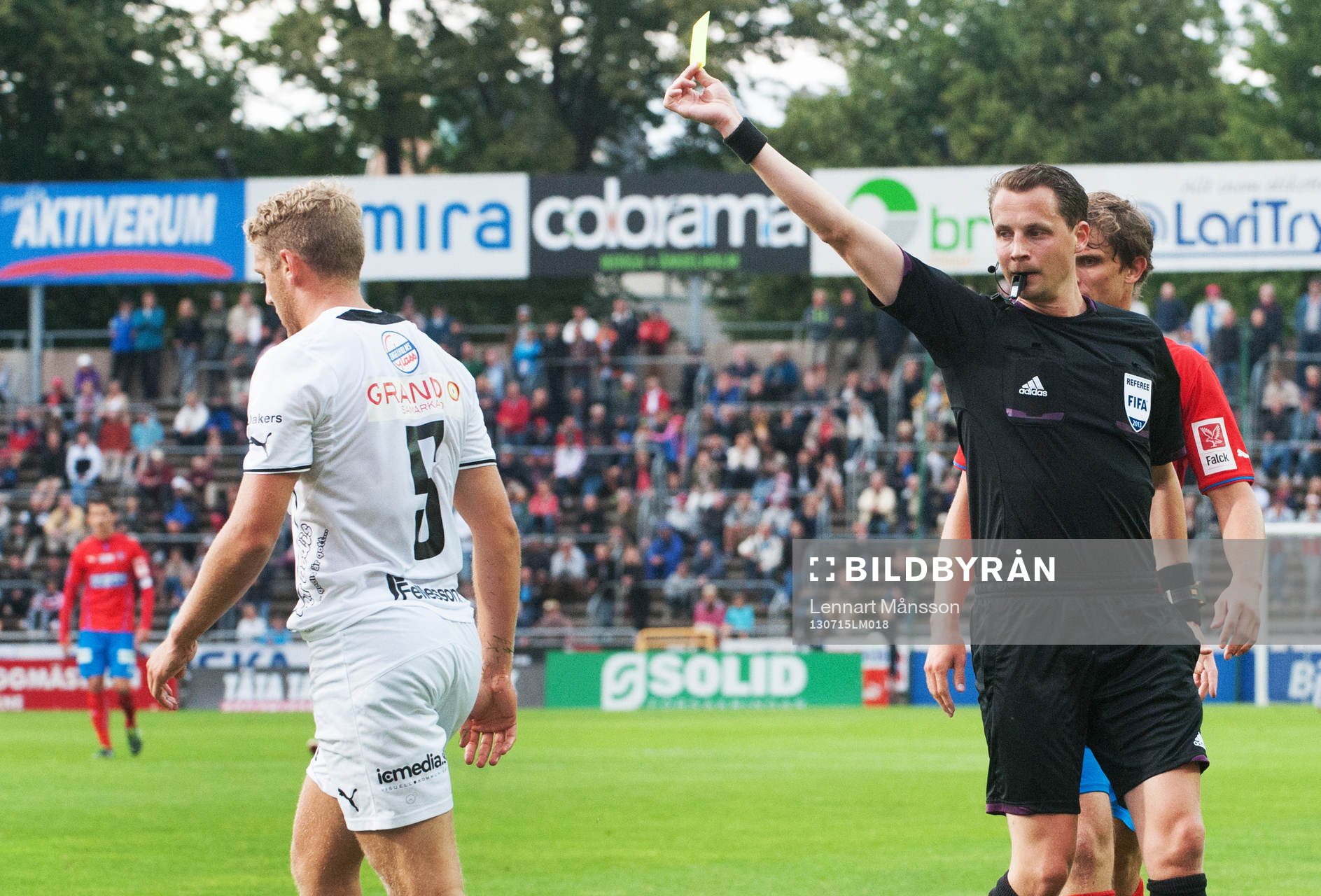 Upphovet till 2-0, David Accam, Helsingborg, fälls bryskt