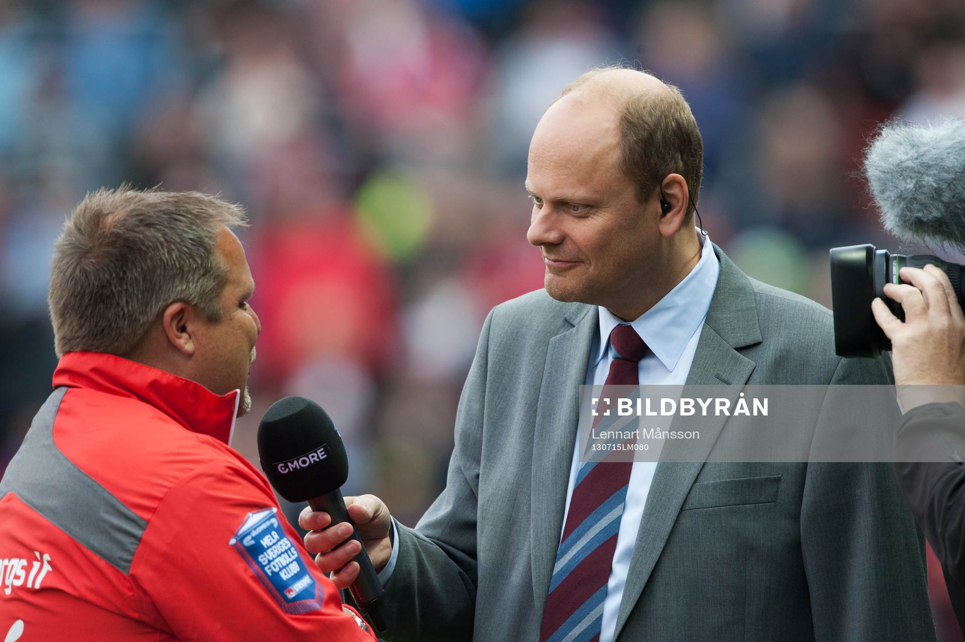 Lasse Granqvist, TV-reporter, intervjuar Roar Hansen,