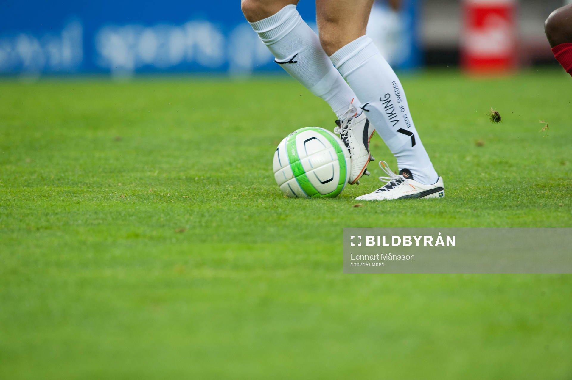 Dribbling, fot, boll, gräsmatta  i