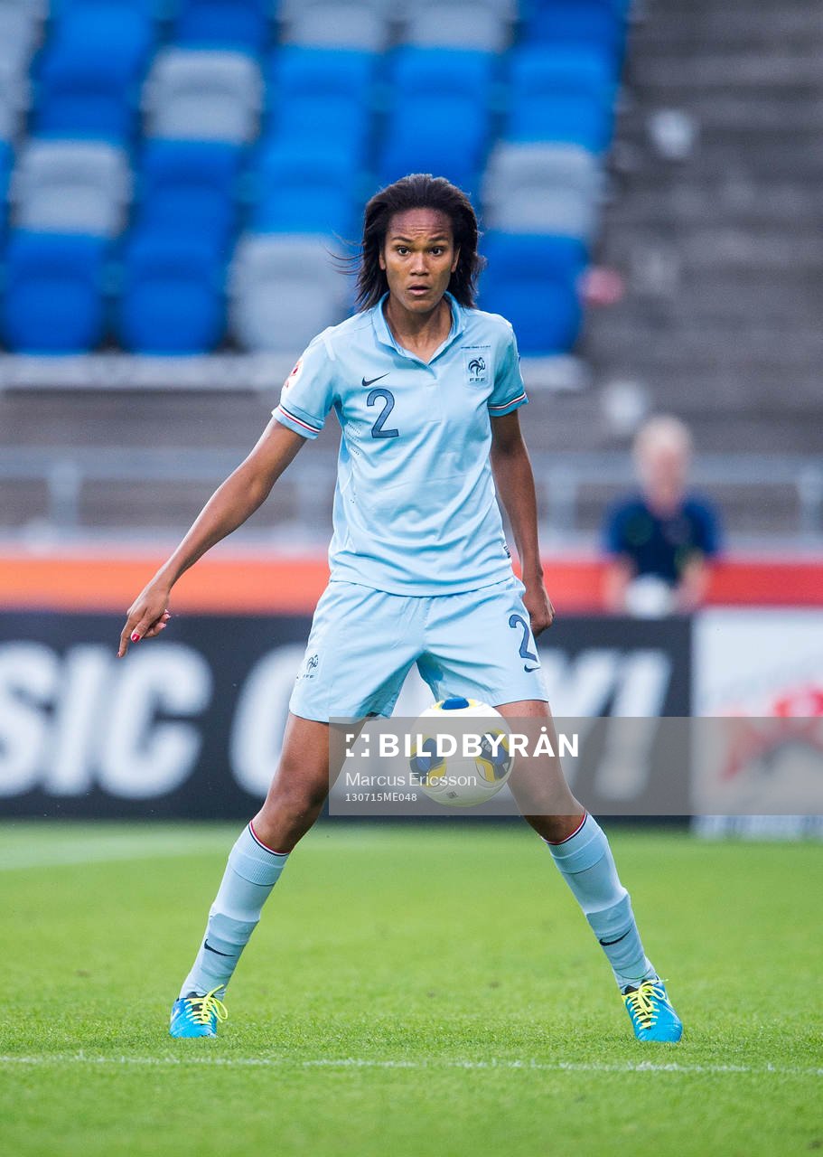 Franrkrikes Wendie Renard i matchen mellan Spanien och