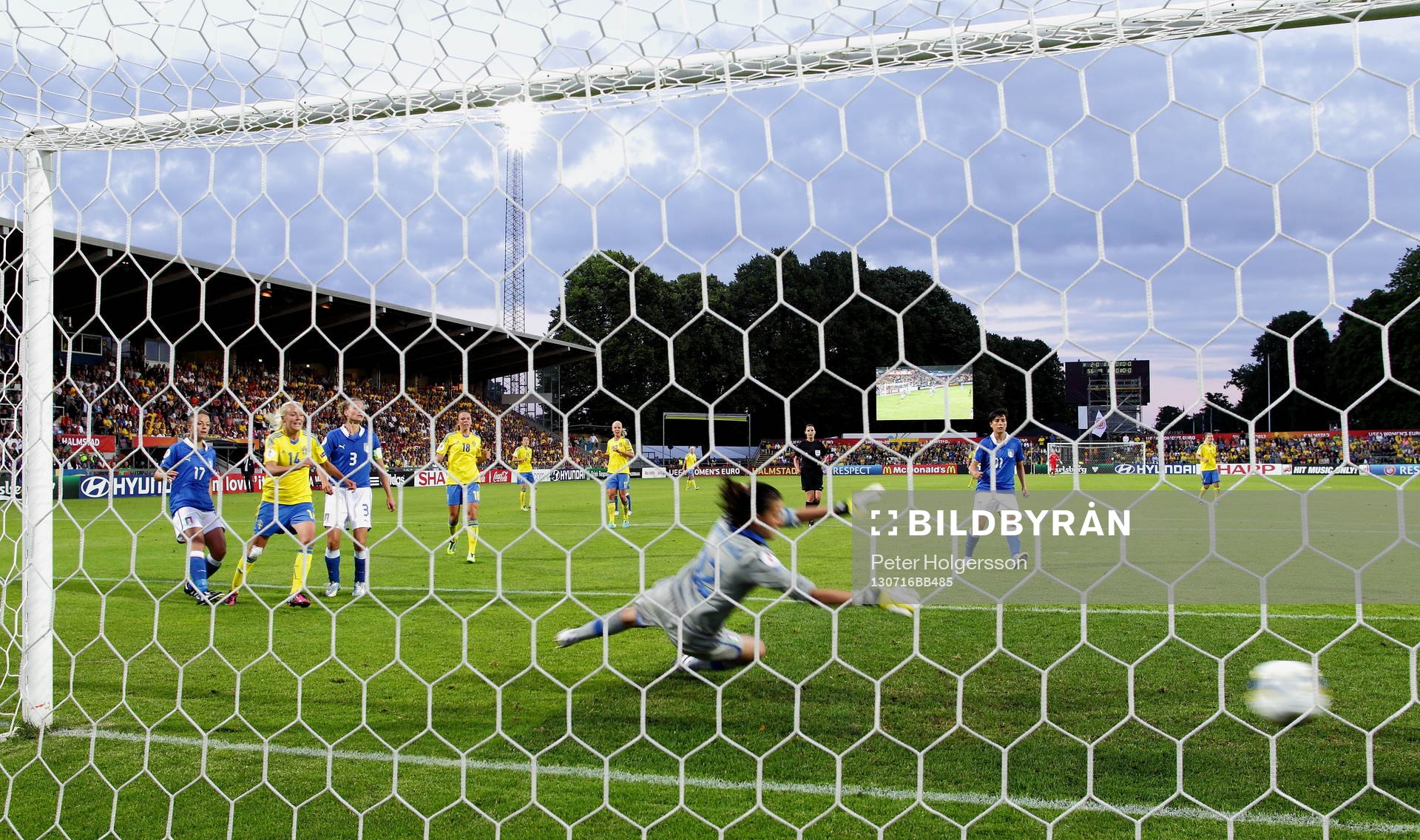 Mål 3-1 av Sveriges Josefine Öqvist  i matchen mellan