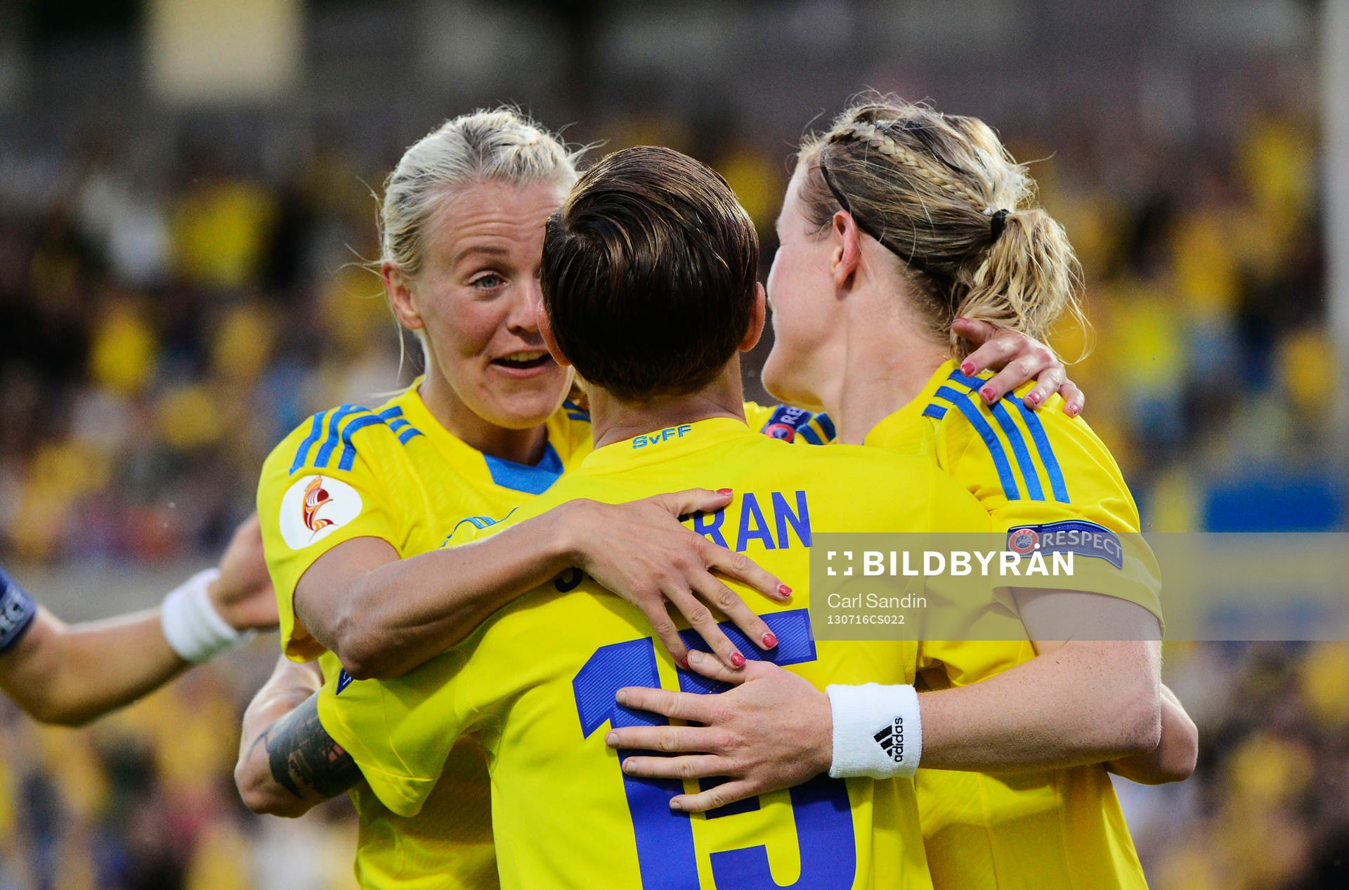 Sveriges Josefine Öqvist målskytten Therese Sjögran och