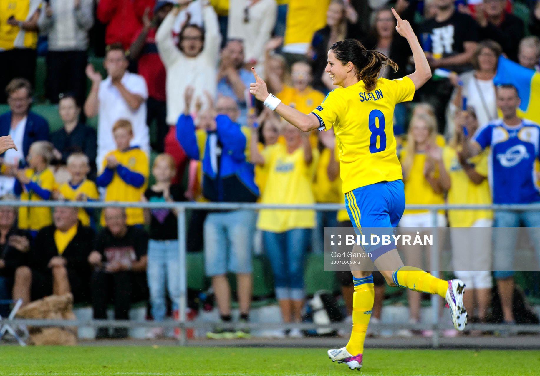 Sveriges Lotta Schelin jublar