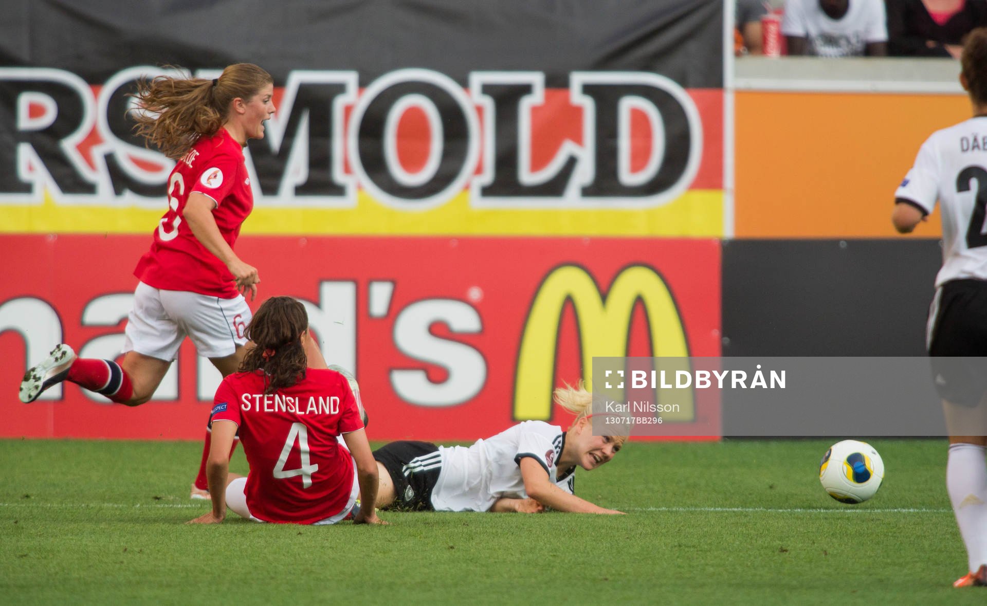 Fotboll, dam-EM, Tyskland - Norge:  Ingvild Stensland, Norge, Leonie Maier, tyskland, 