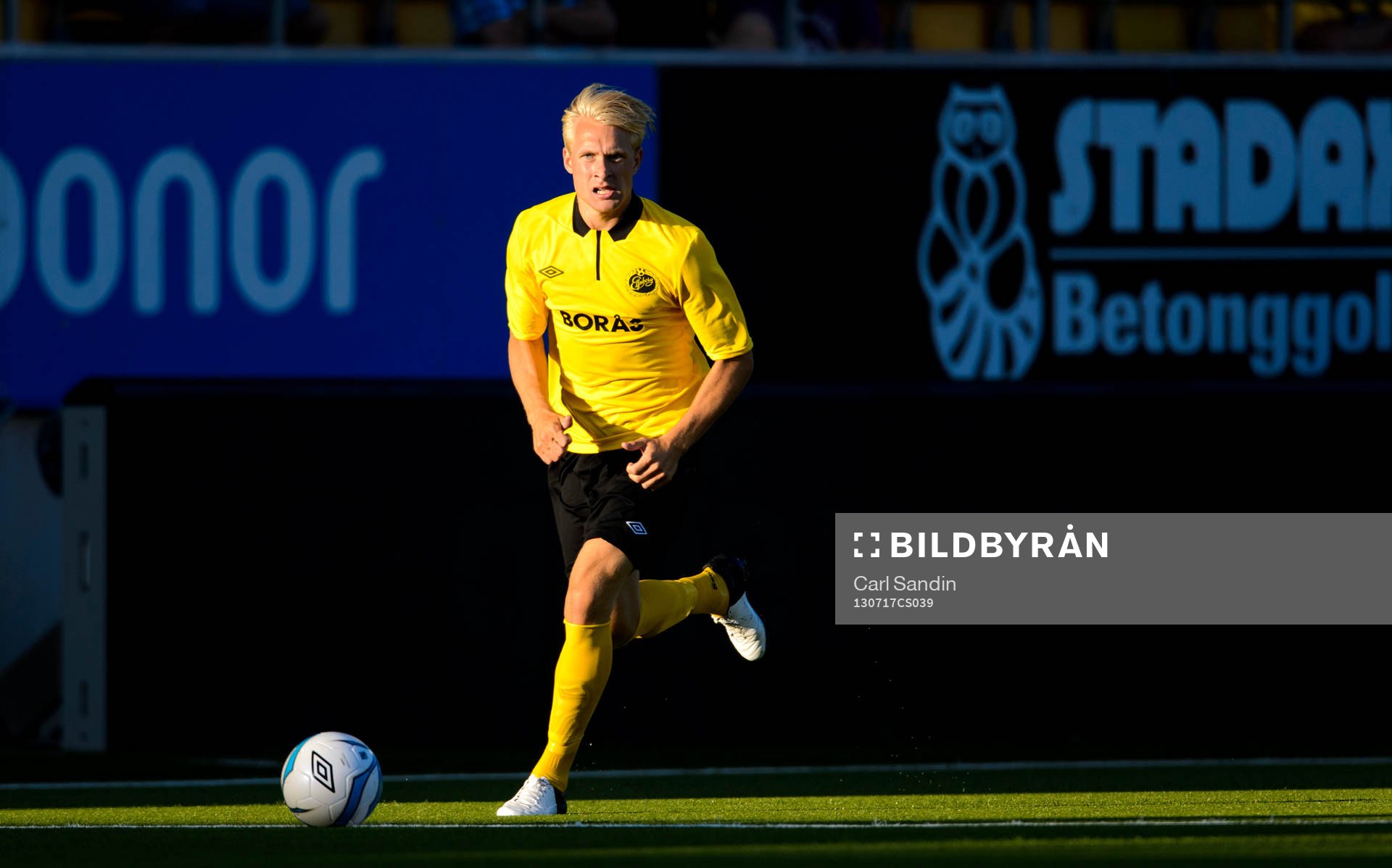 Elfsborgs Johan Larsson med bollen