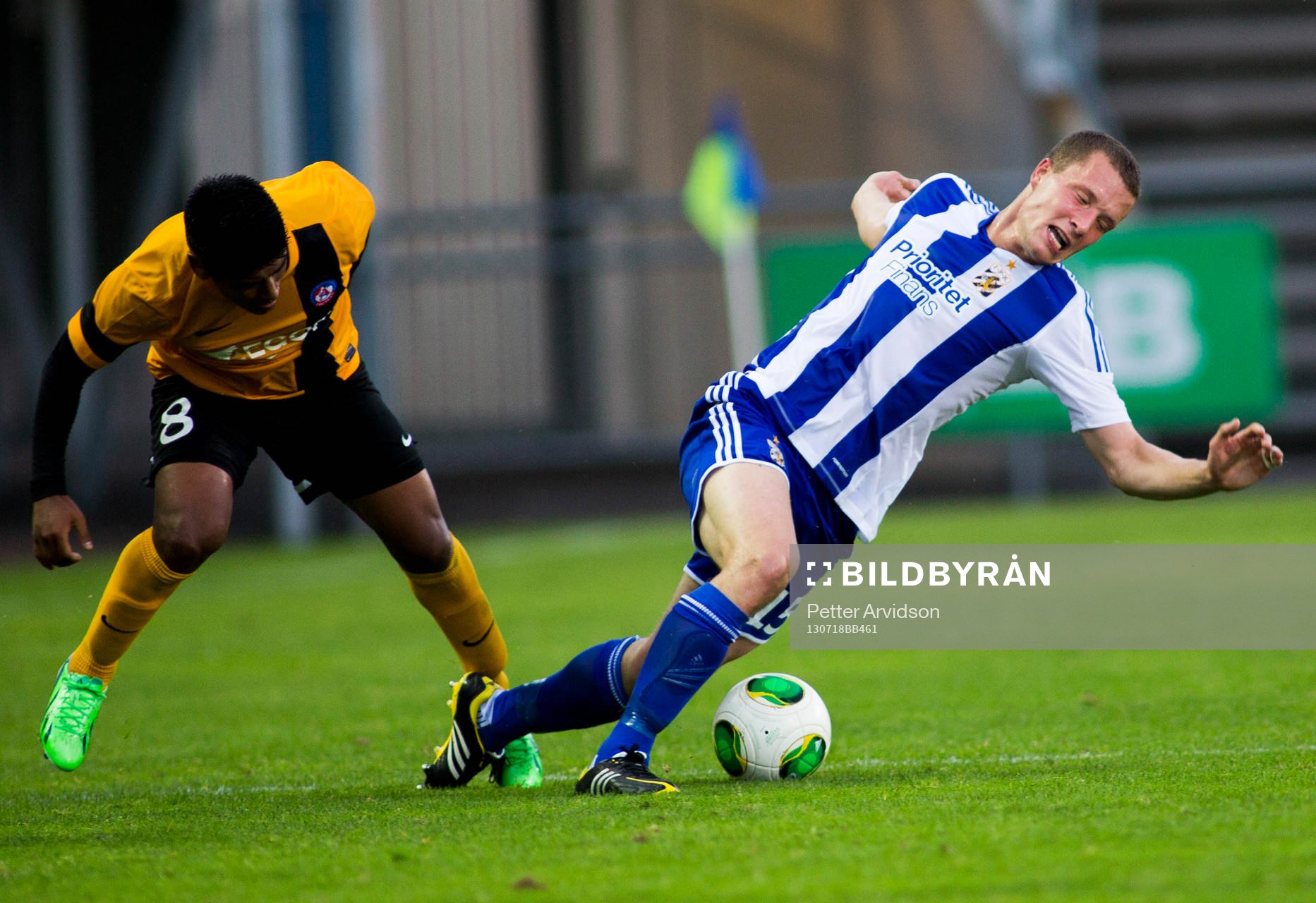 Trenchins Aldo Baez gör ner IFK Göteborgs Jakob Johansson