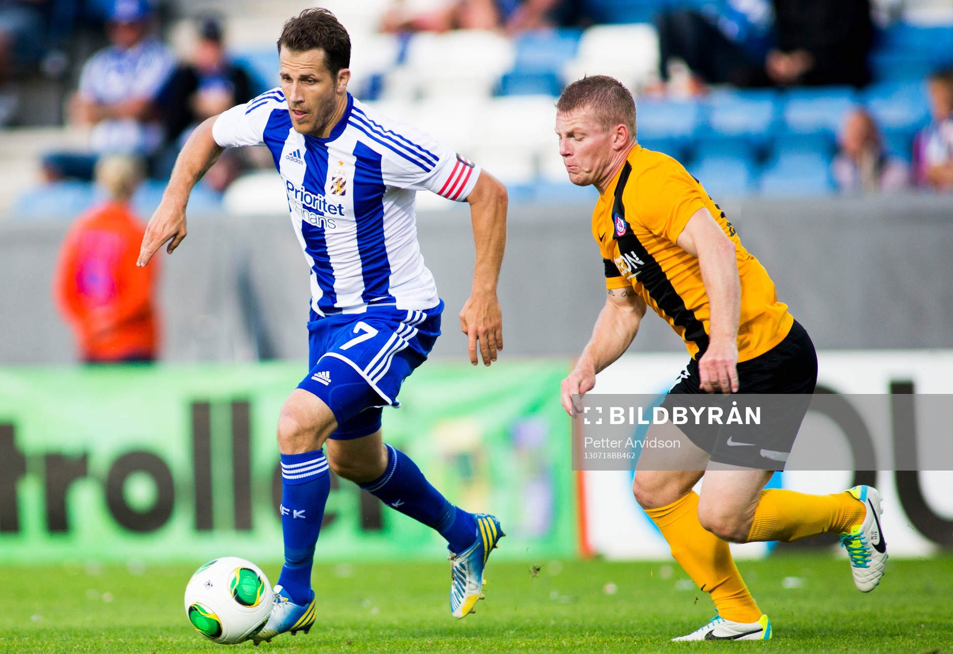 IFK Göteborgs Tobias Hysén och Trenchins Peter Cögley i