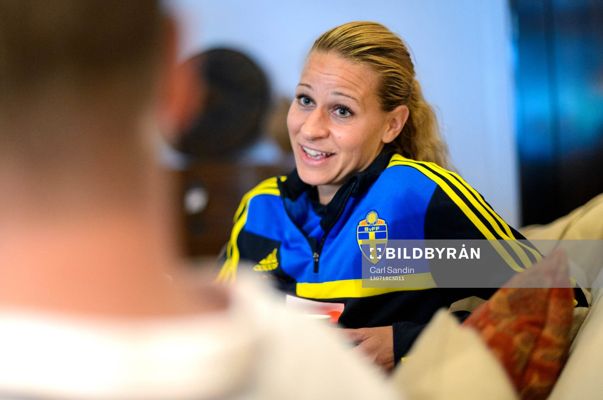 Sveriges Charlotte Rohlin blir intervjuad