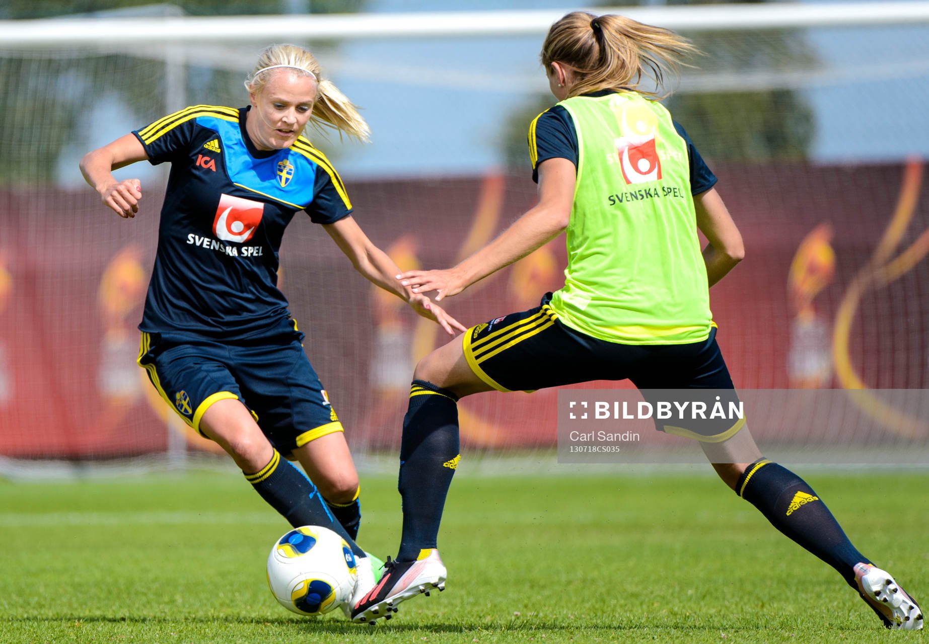 Sveriges Josefine Öqvist utmanar Emmelie Konradsson (vänd