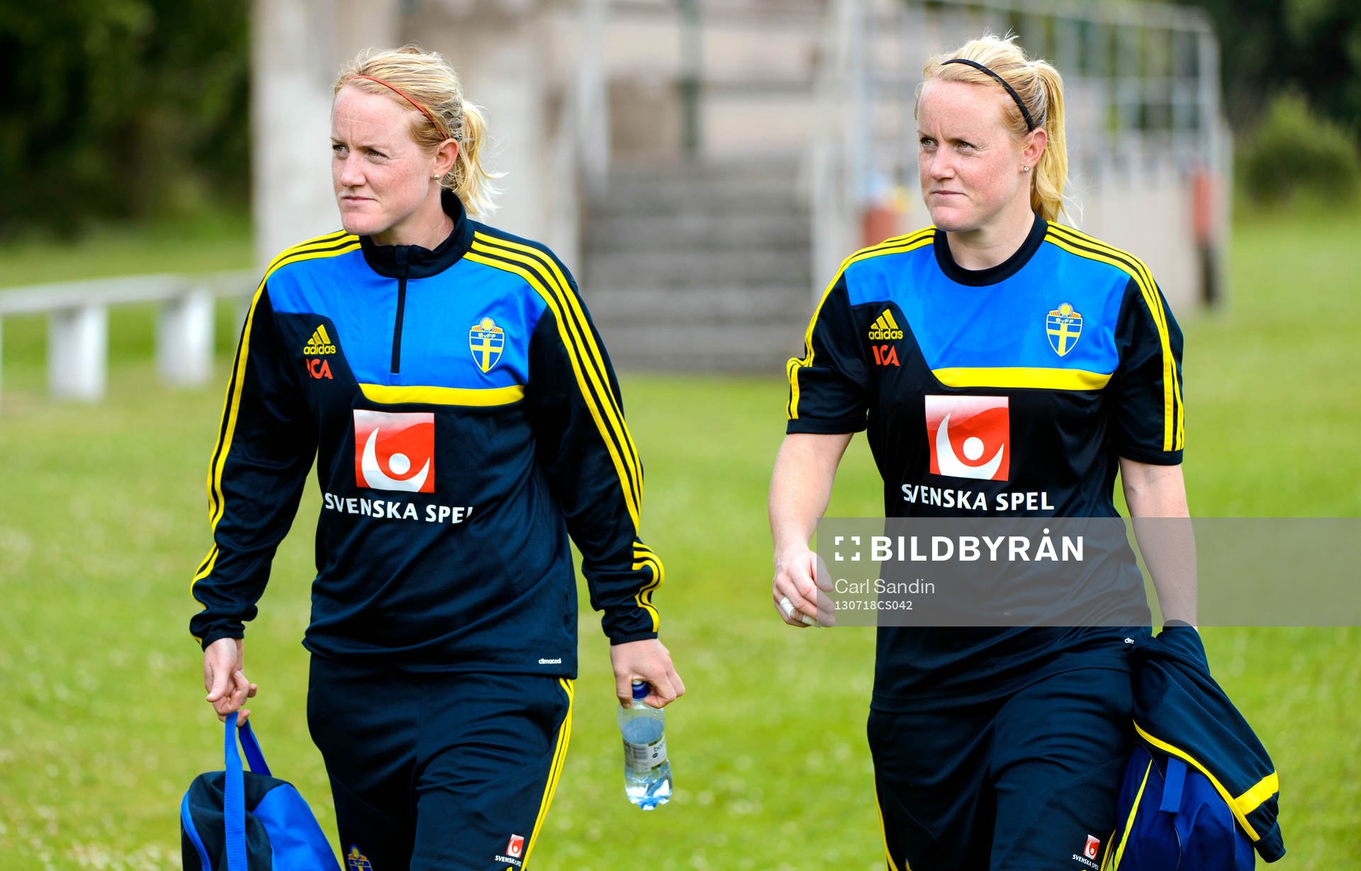 Sveriges Marie Hammarström och målvakt Kristin