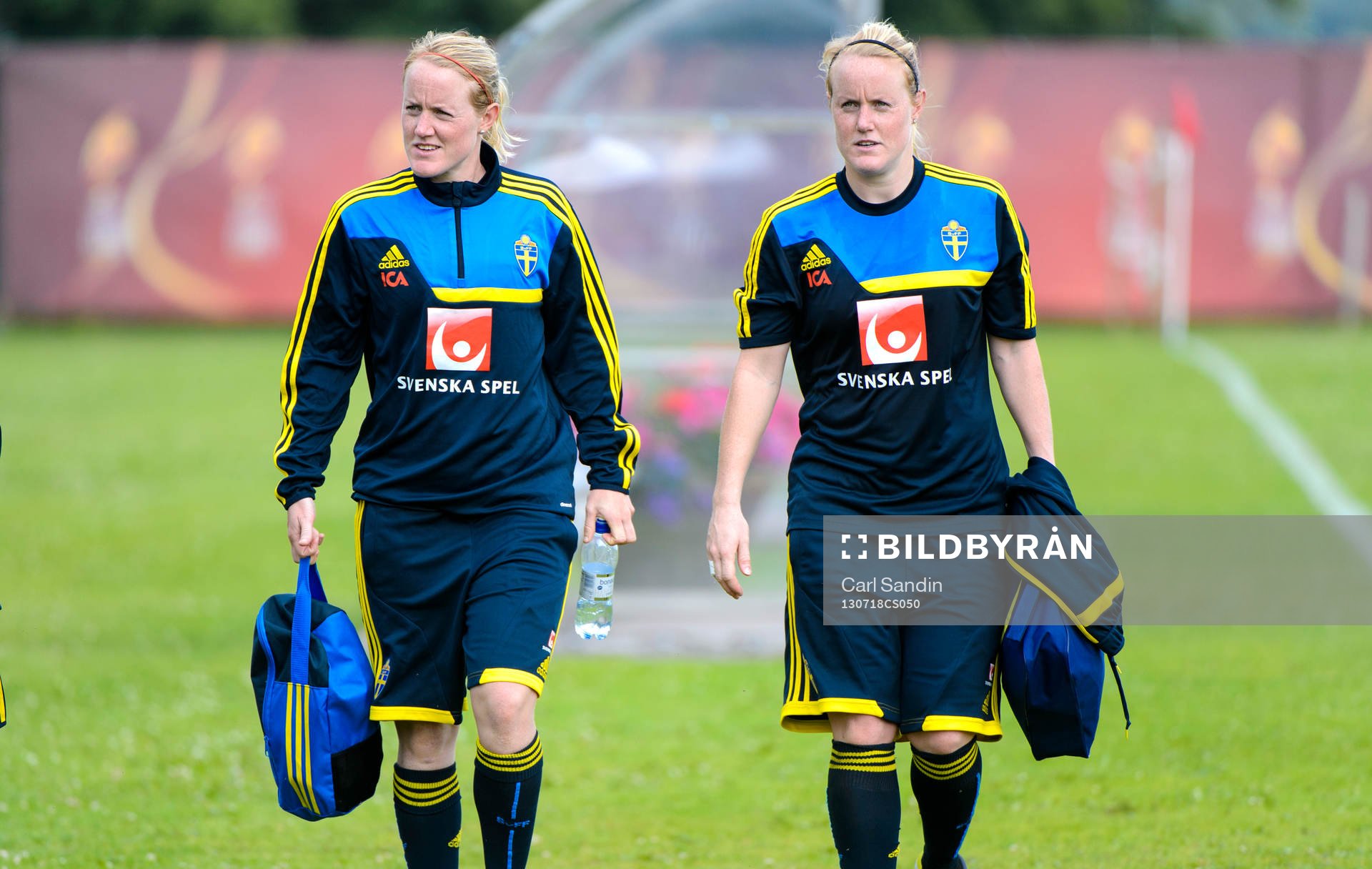 Sveriges Marie Hammarström och målvakt Kristin