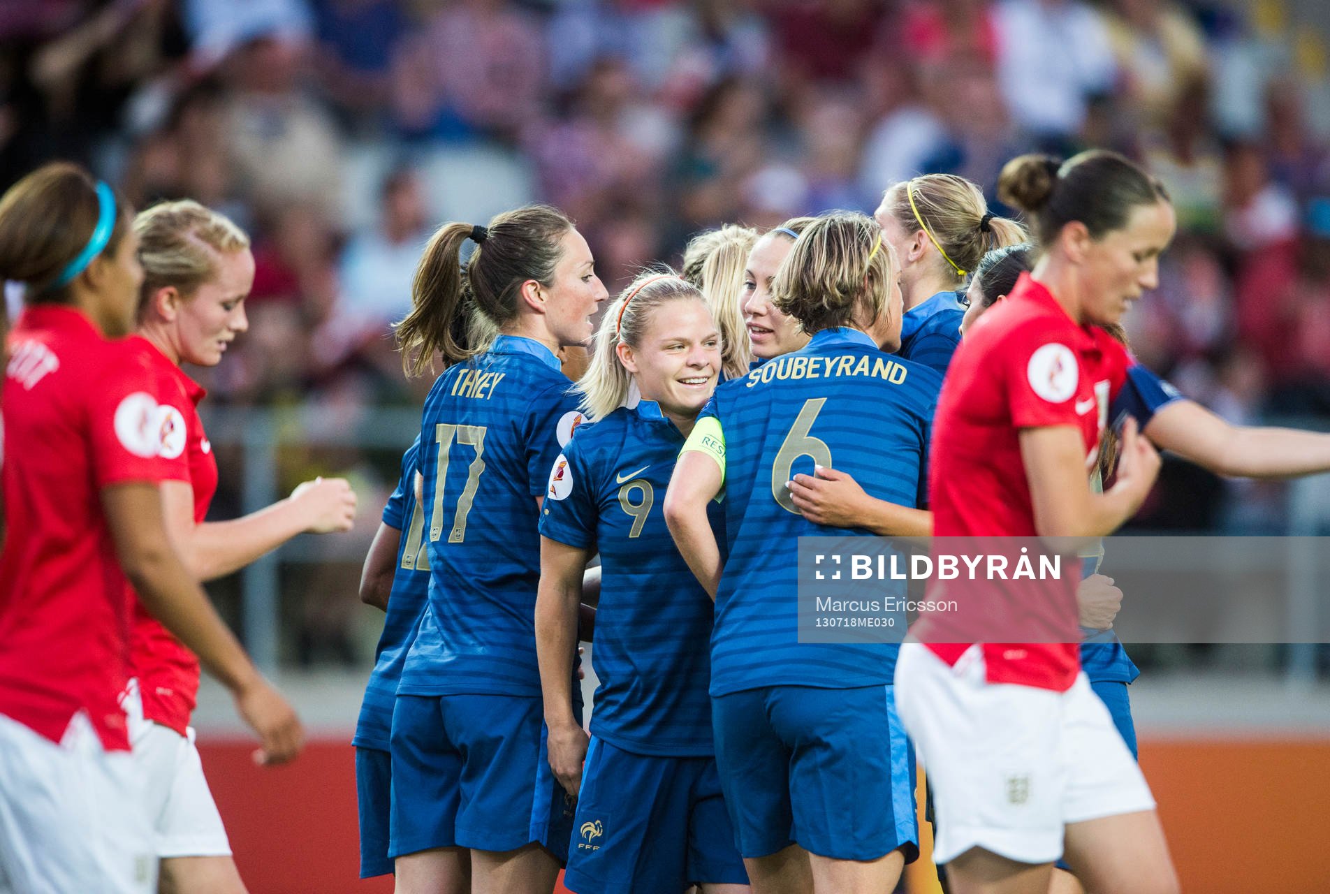 Jubel i Frankrike efter 1-0 av Eugenie Le Sommer i matchen mellan Frankrike och England under dam-EM i fotboll den 18 juli 2013 i Linköping.