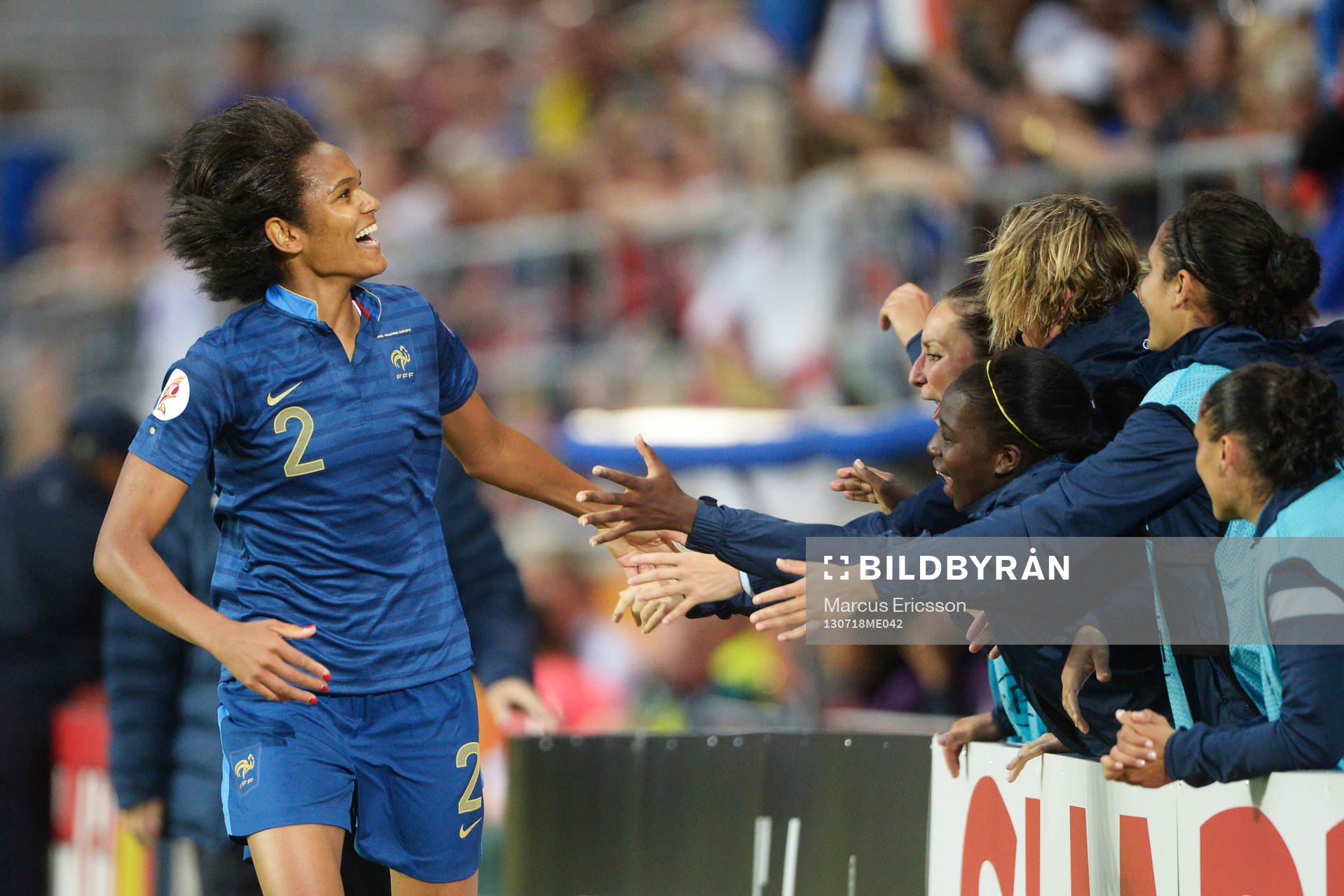 Frankrikes Wendie Renard jublar