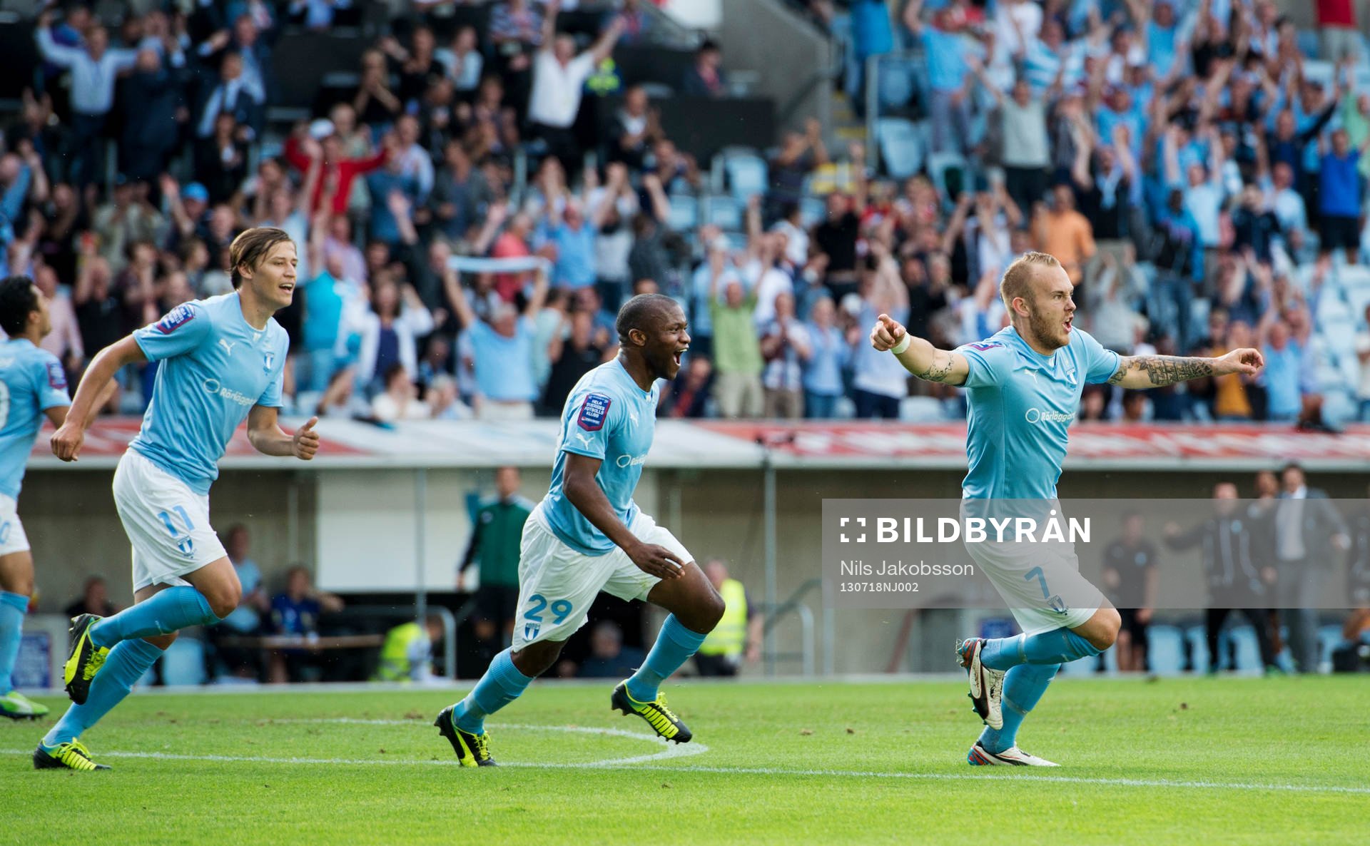 Malmö FFs Magnus Eriksson gör 2-0 och jublar med Tokelo