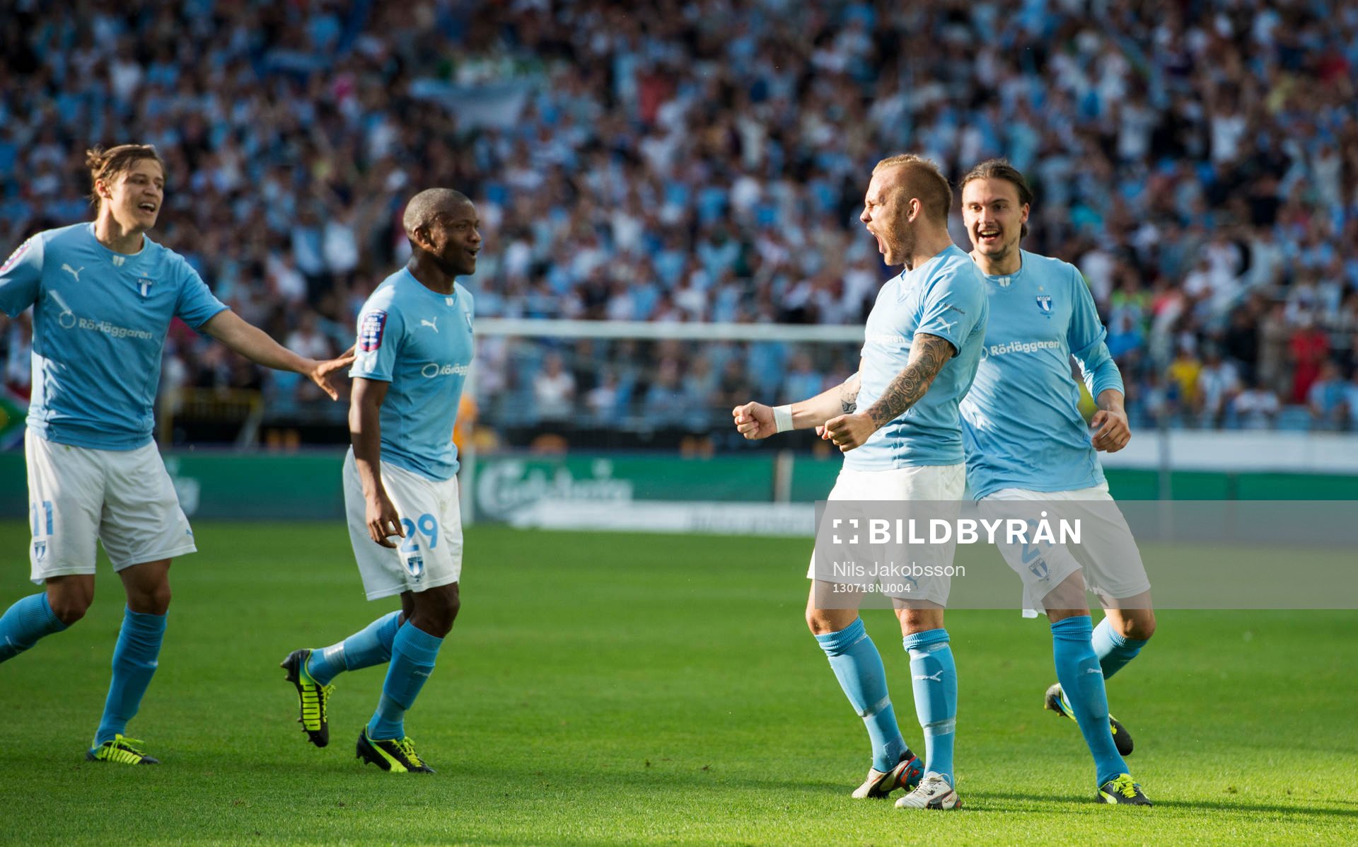 Malmö FFs Magnus Eriksson gör 2-0 och jublar med Tokelo