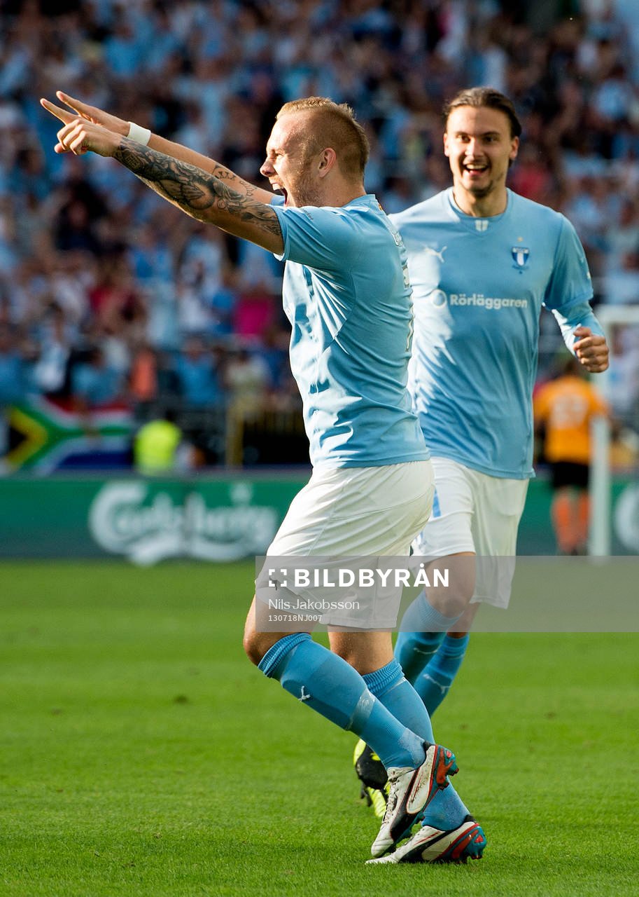 Malmö FFs Magnus Eriksson gör 2-0 och jublar med Erik