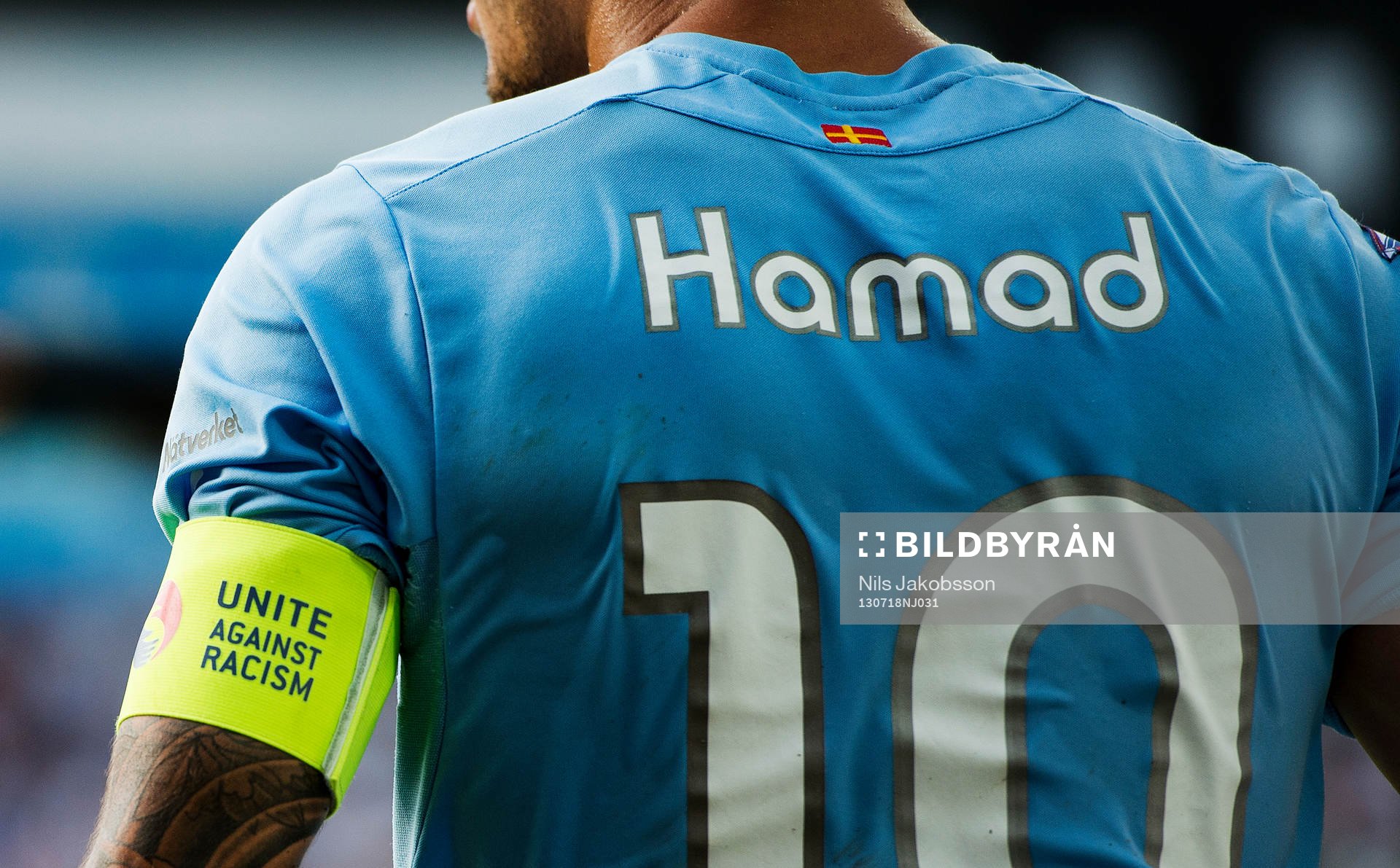 Malmö FFs Jiloan Hamad med kaptensbindeln där det står