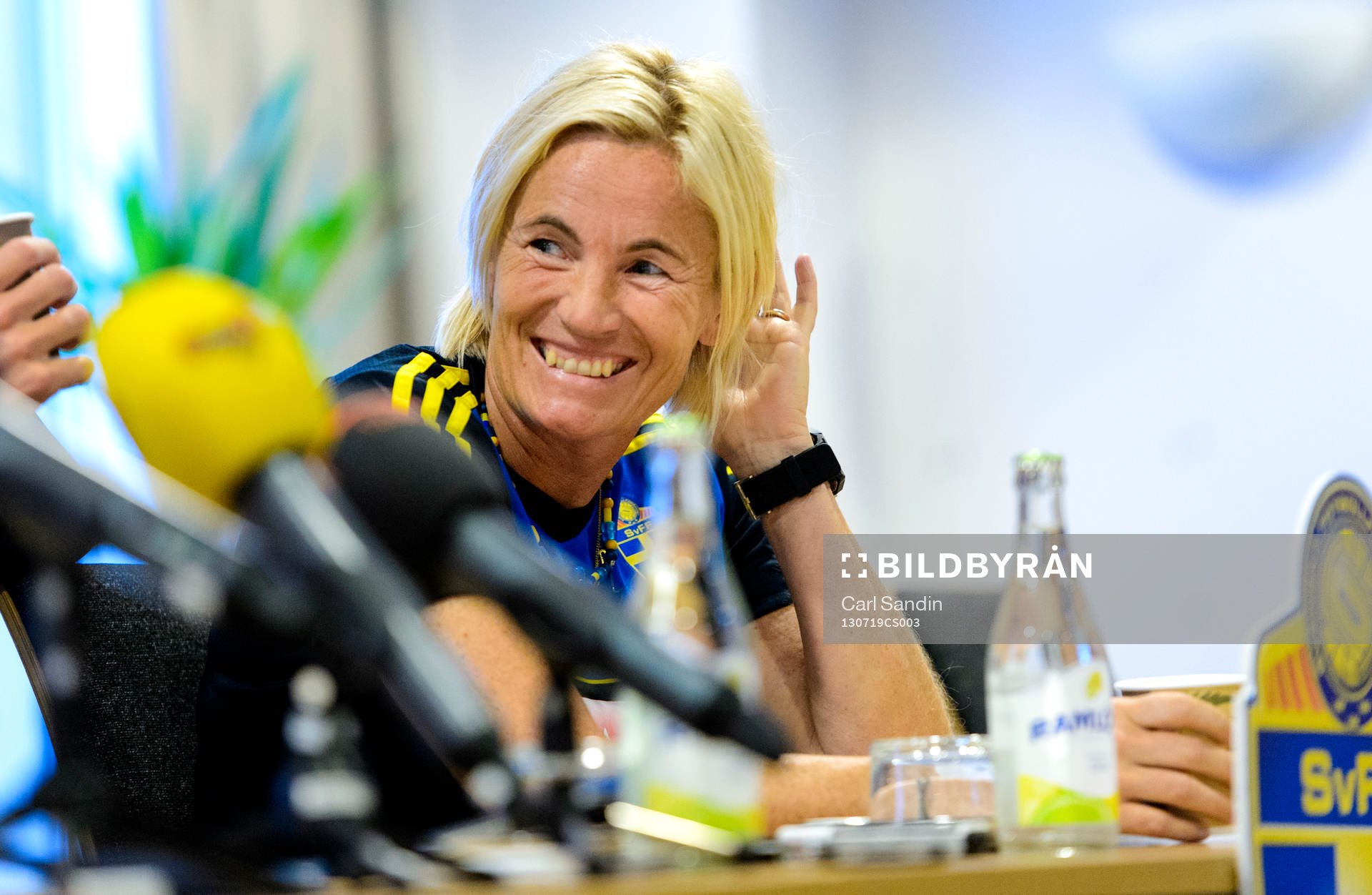 Sveriges assisterande förbundskapten Lilie Persson ser