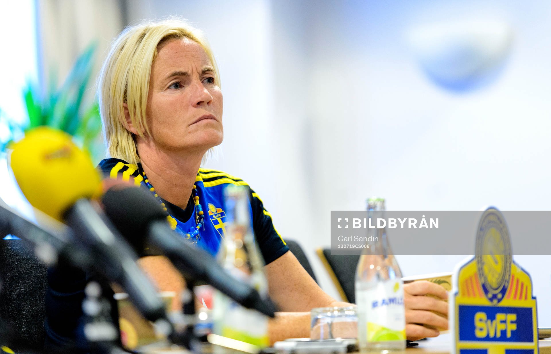 Sveriges assisterande förbundskapten Lilie Persson ser