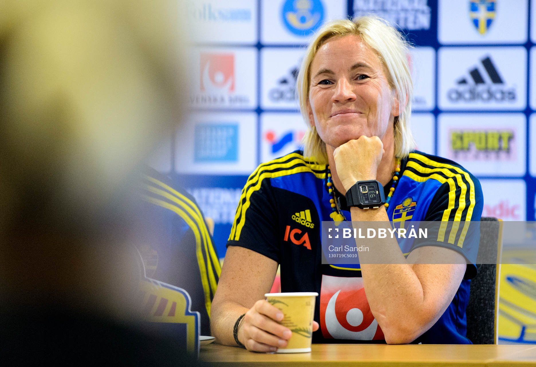 Sveriges assisterande förbundskapten Lilie Persson ser