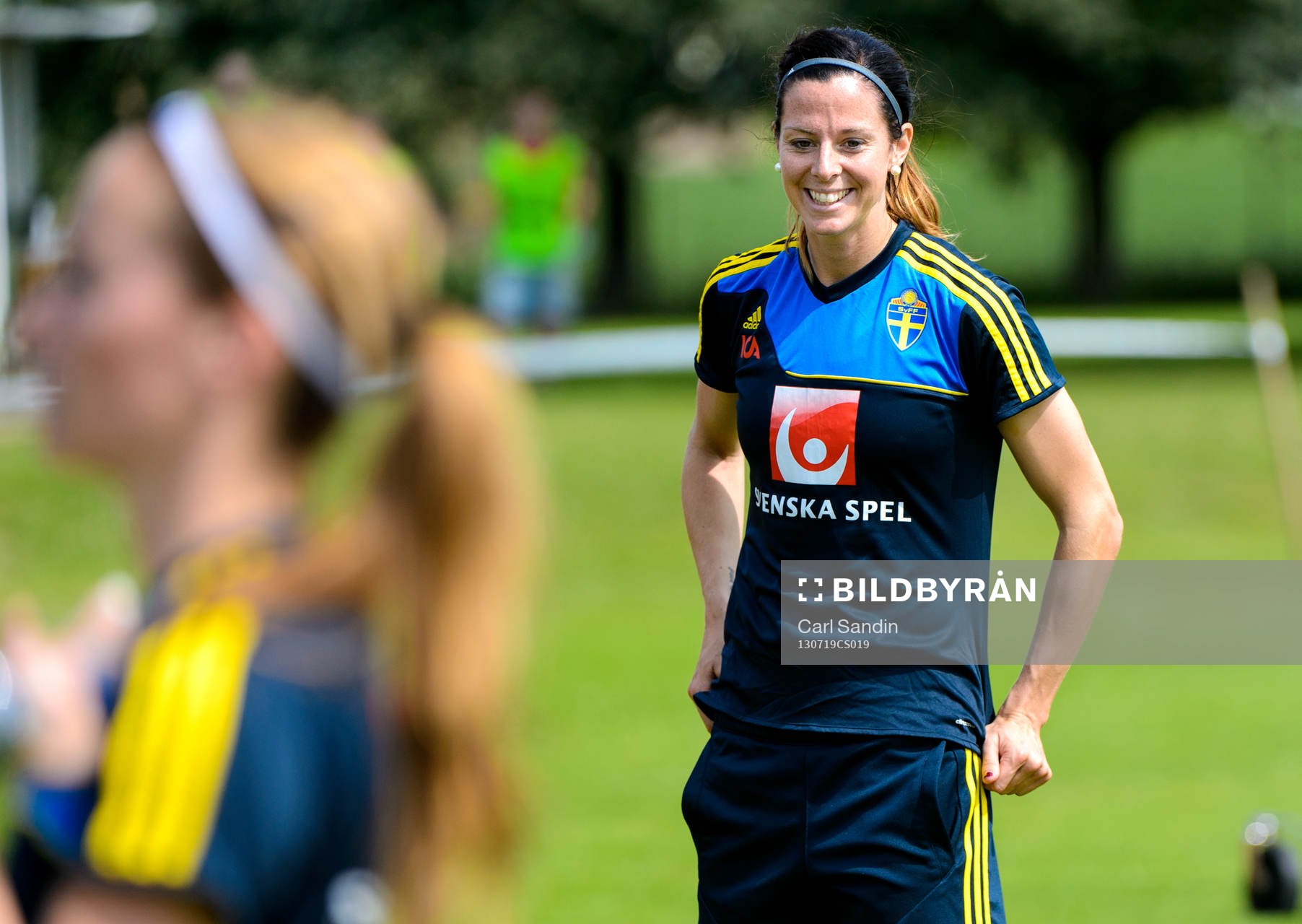 Sveriges Lotta Schelin var glad under träningen 19 juli 2013 i Falkenberg.