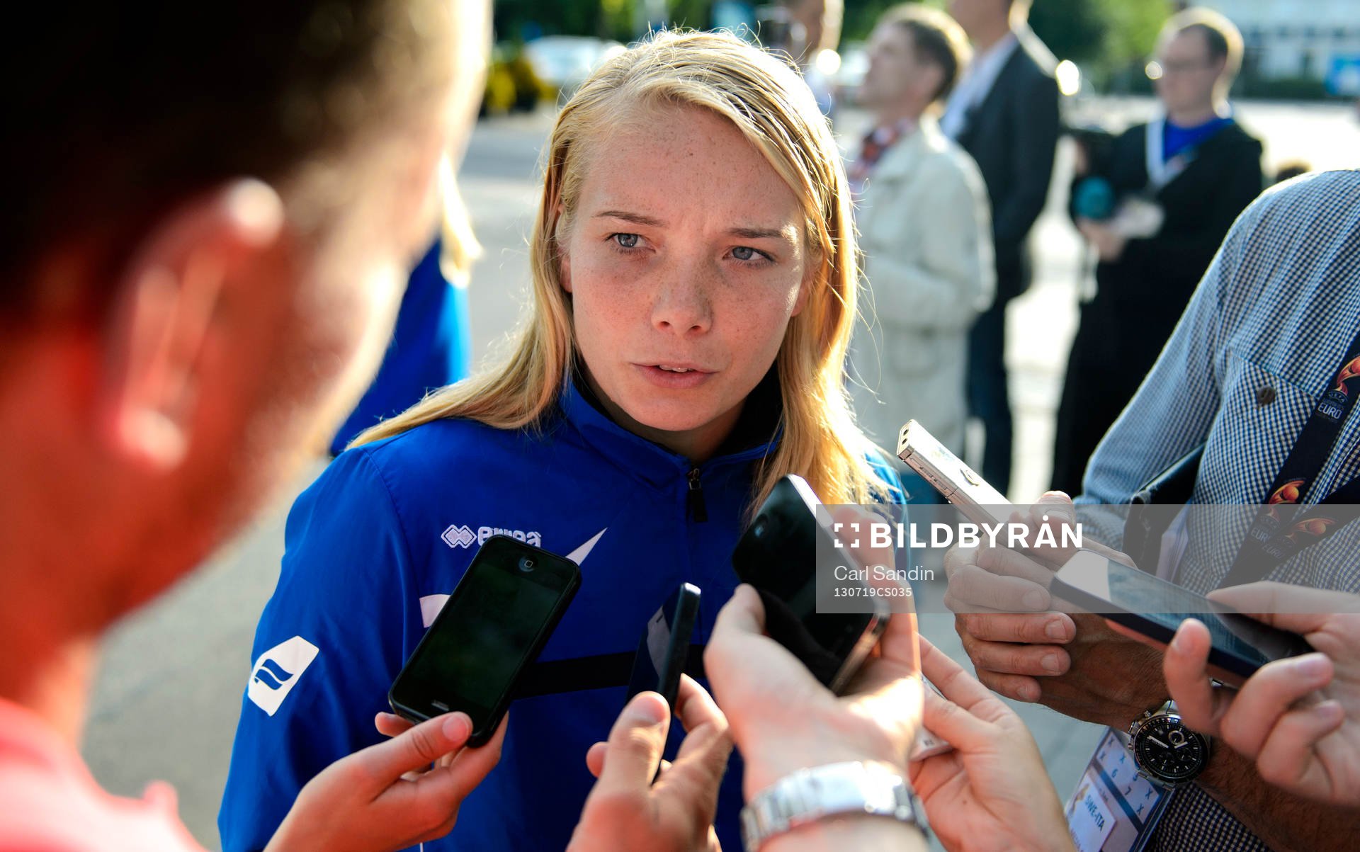 Islands Margret Lara Vidarsdottir blir intervjuad under pressträffen på spelarhotellet 19 juli 2013 i Halmstad.