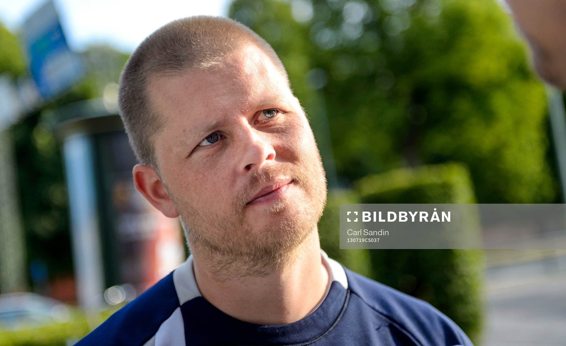 Islands förbundskapten Sigurdur Ragnar Eyjolfsson blir intervjuad under pressträffen på spelarhotellet 19 juli 2013 i Halmstad.