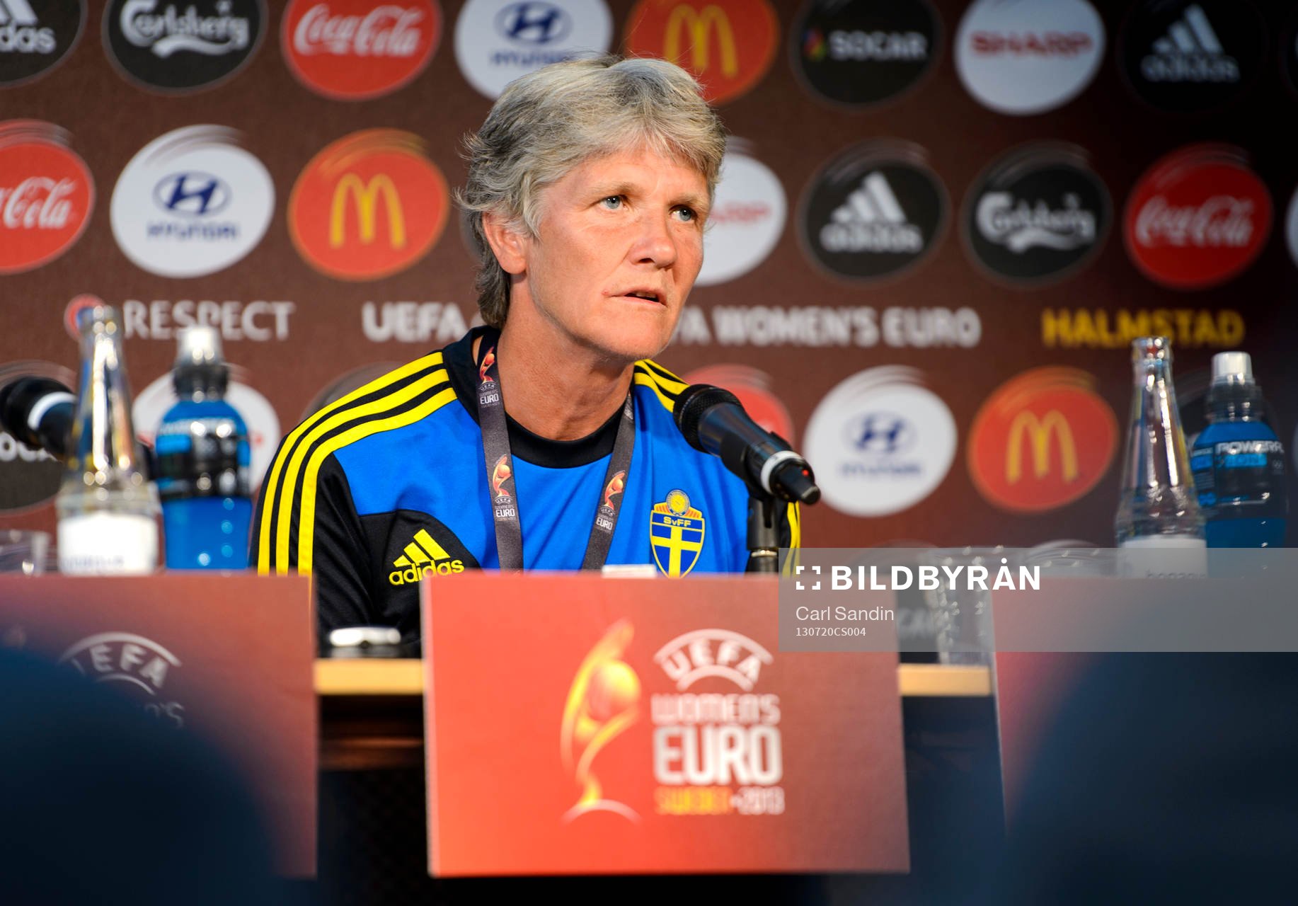 Sveriges förbundskapten Pia Sundhage svarar på frågor