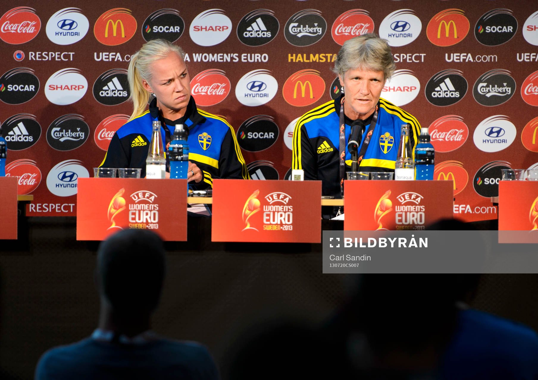 Sveriges Caroline Seger och förbundskapten Pia Sundhage