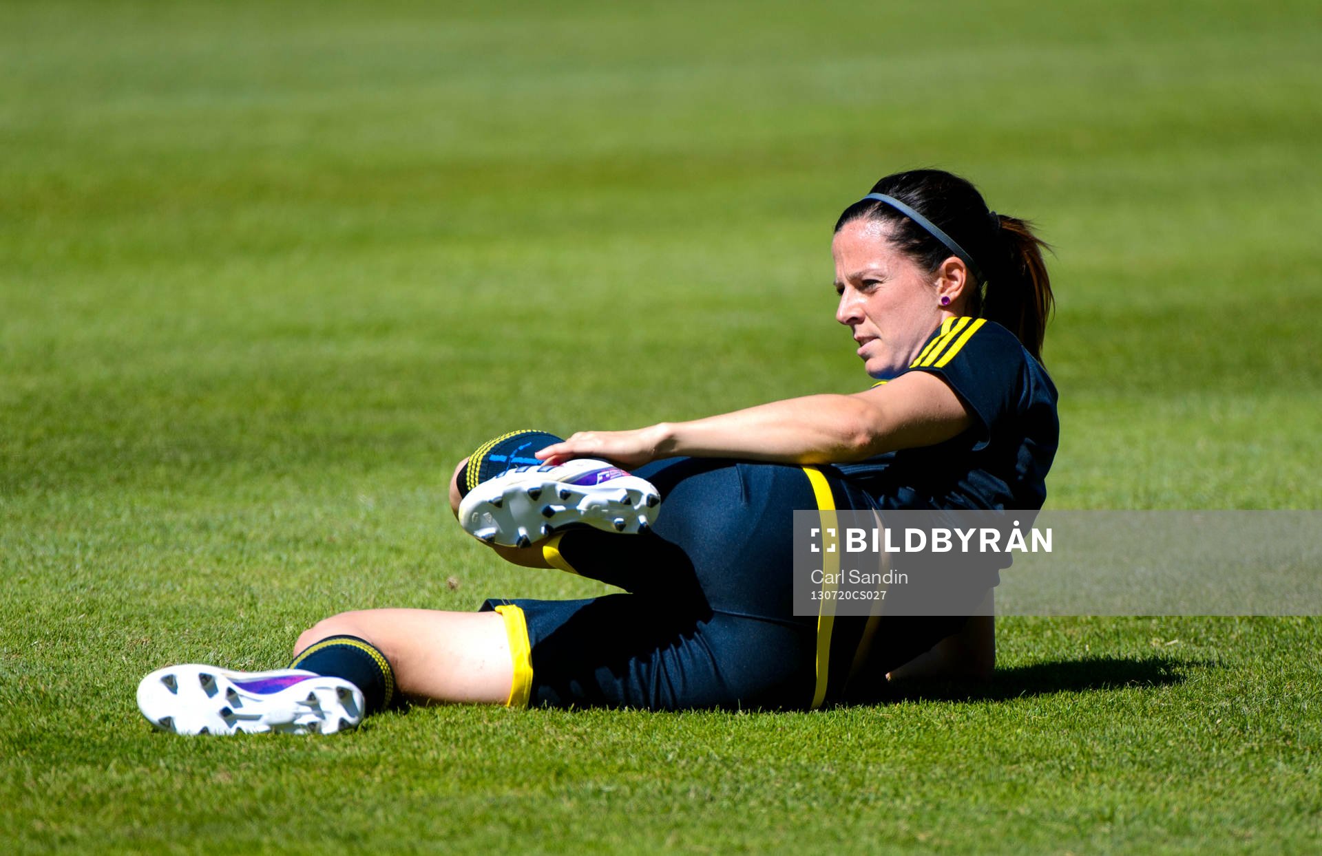 Sveriges Lotta Schelin stretchar