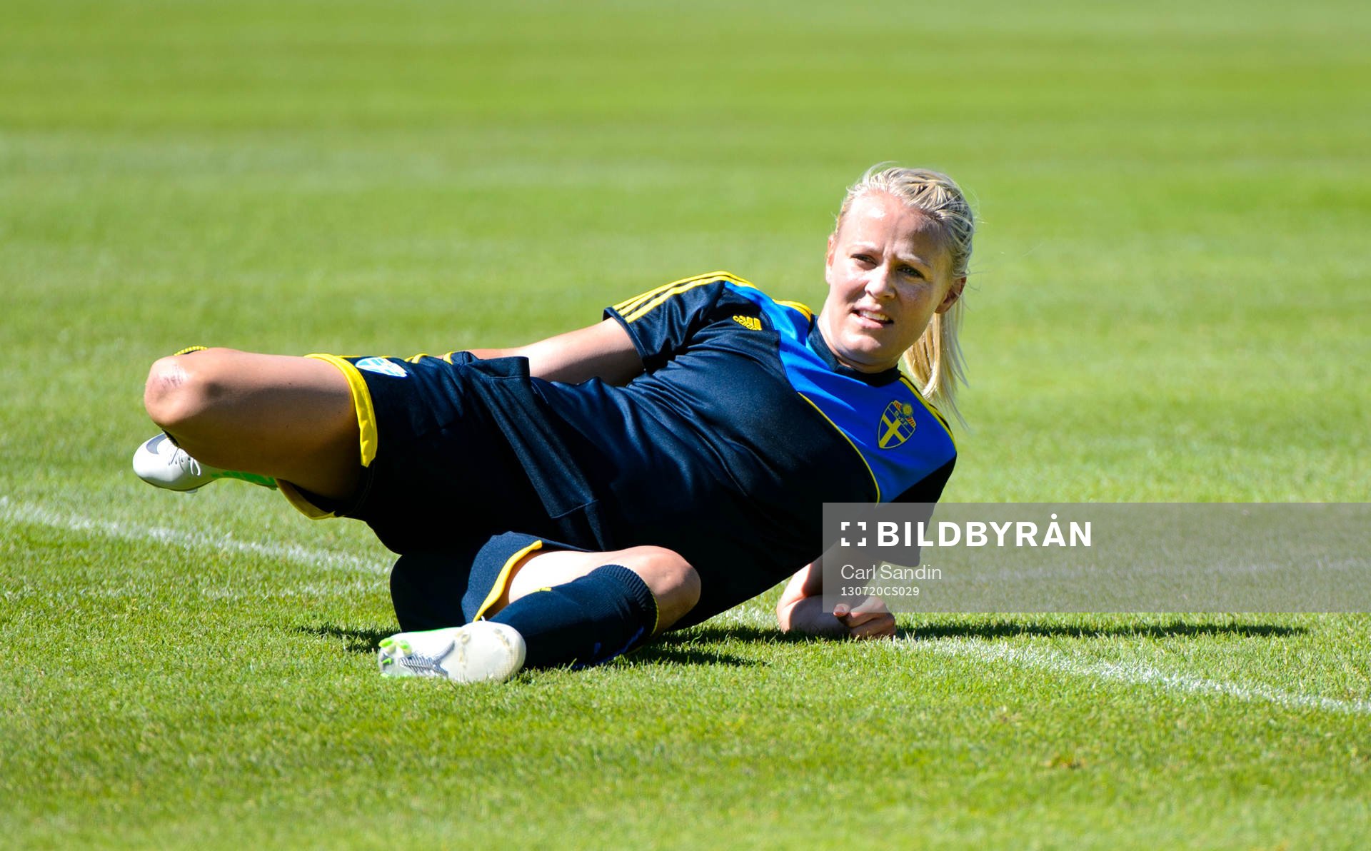 Sveriges Josefine Öqvist stretchar