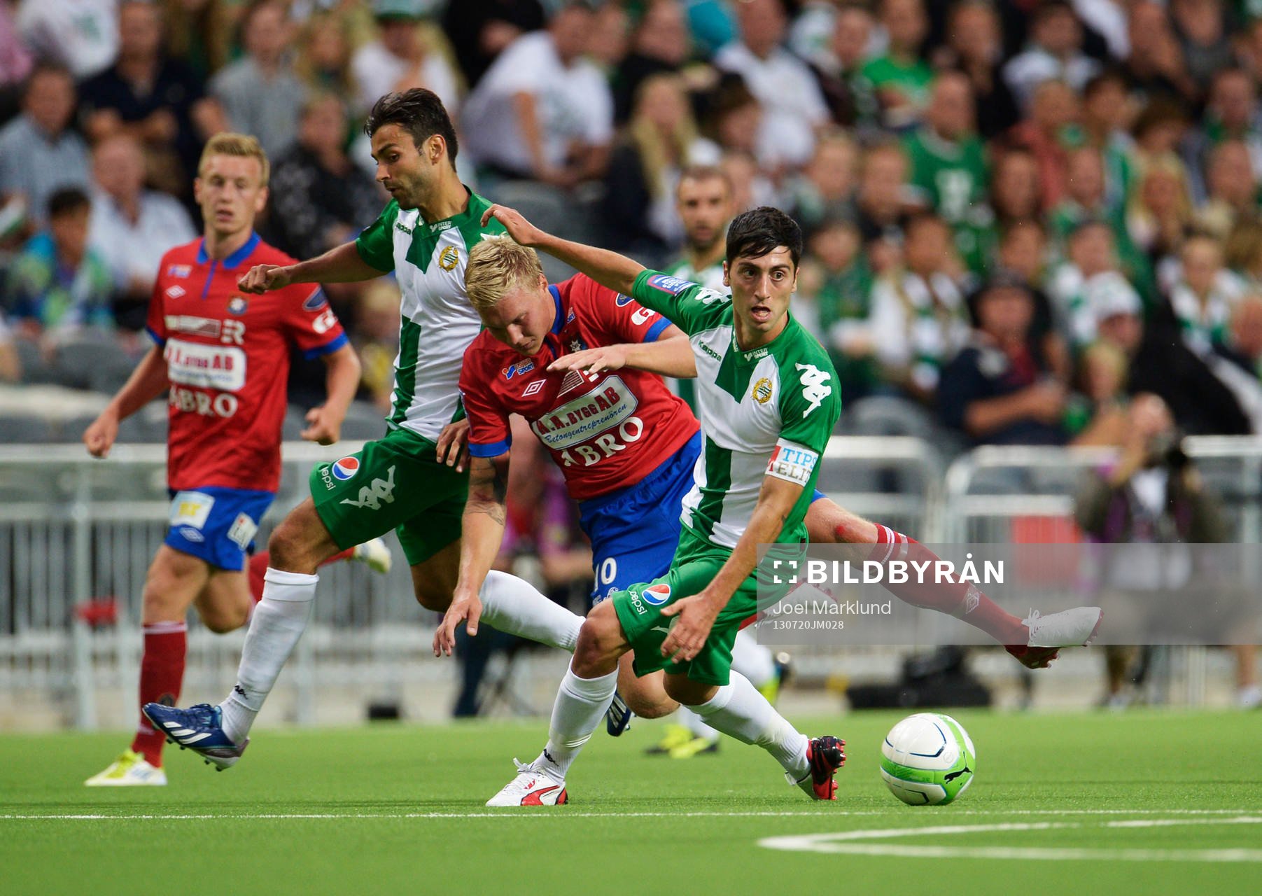 Hammarbys Adis Baggio Hussidic Nahir Besara vinner en
