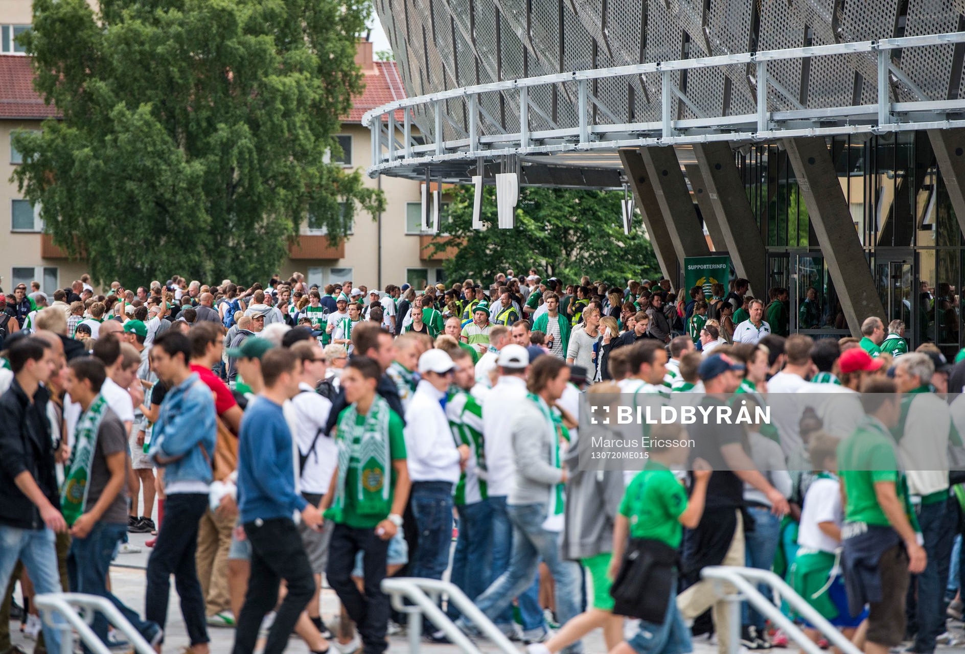 Hammarbysupportrar köar