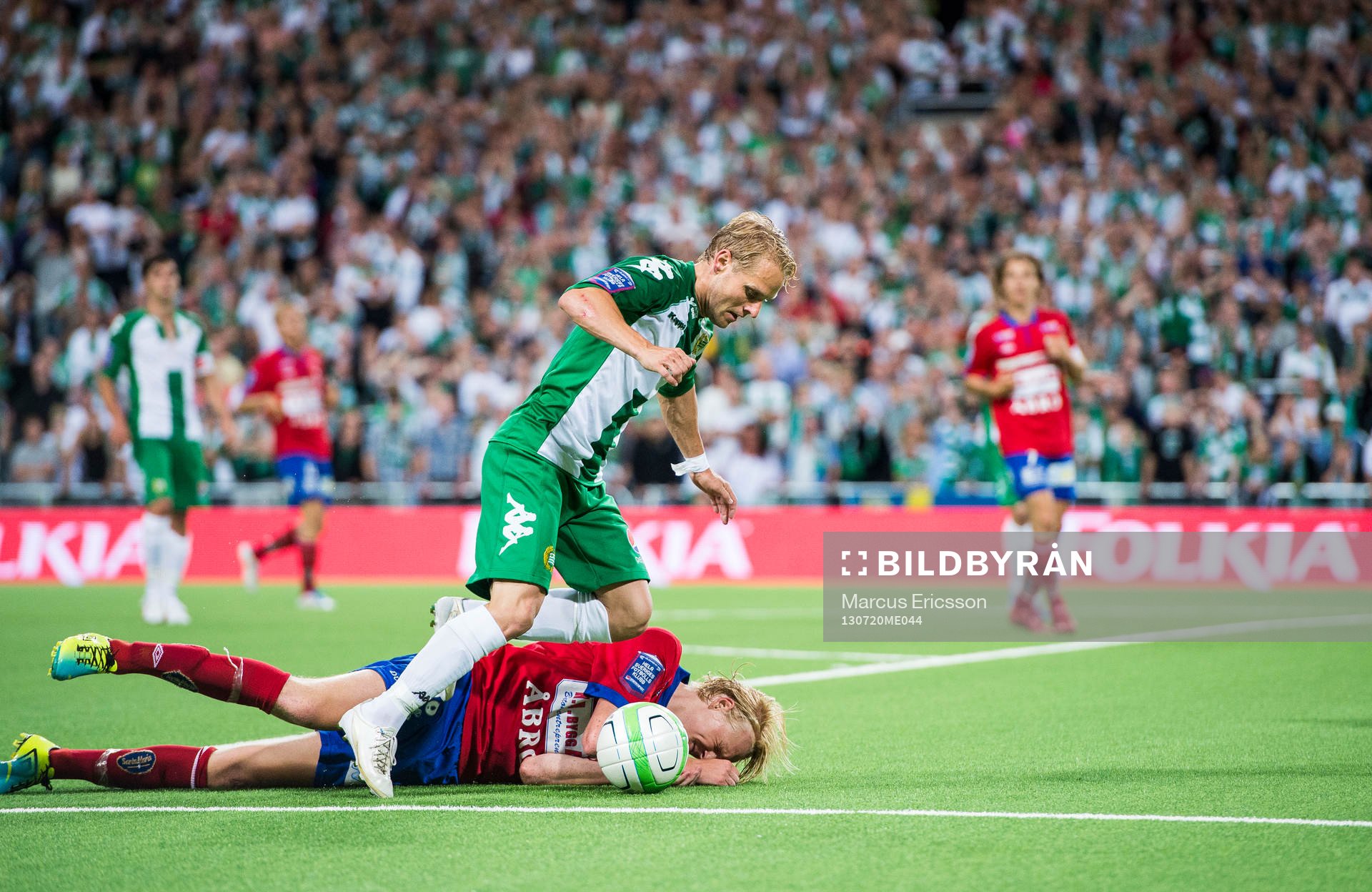 Hammarbys Erik Sundin jagar boll över Örgrytes Jacob Ericsson under fotbollsmatchen i Superettan mellan Hammarby och Örgryte den 20 juli 2013 i Stockholm.