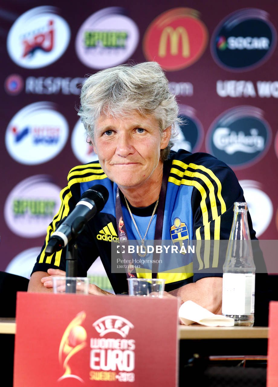 Sveriges förbundskapten Pia Sundhage deltar i