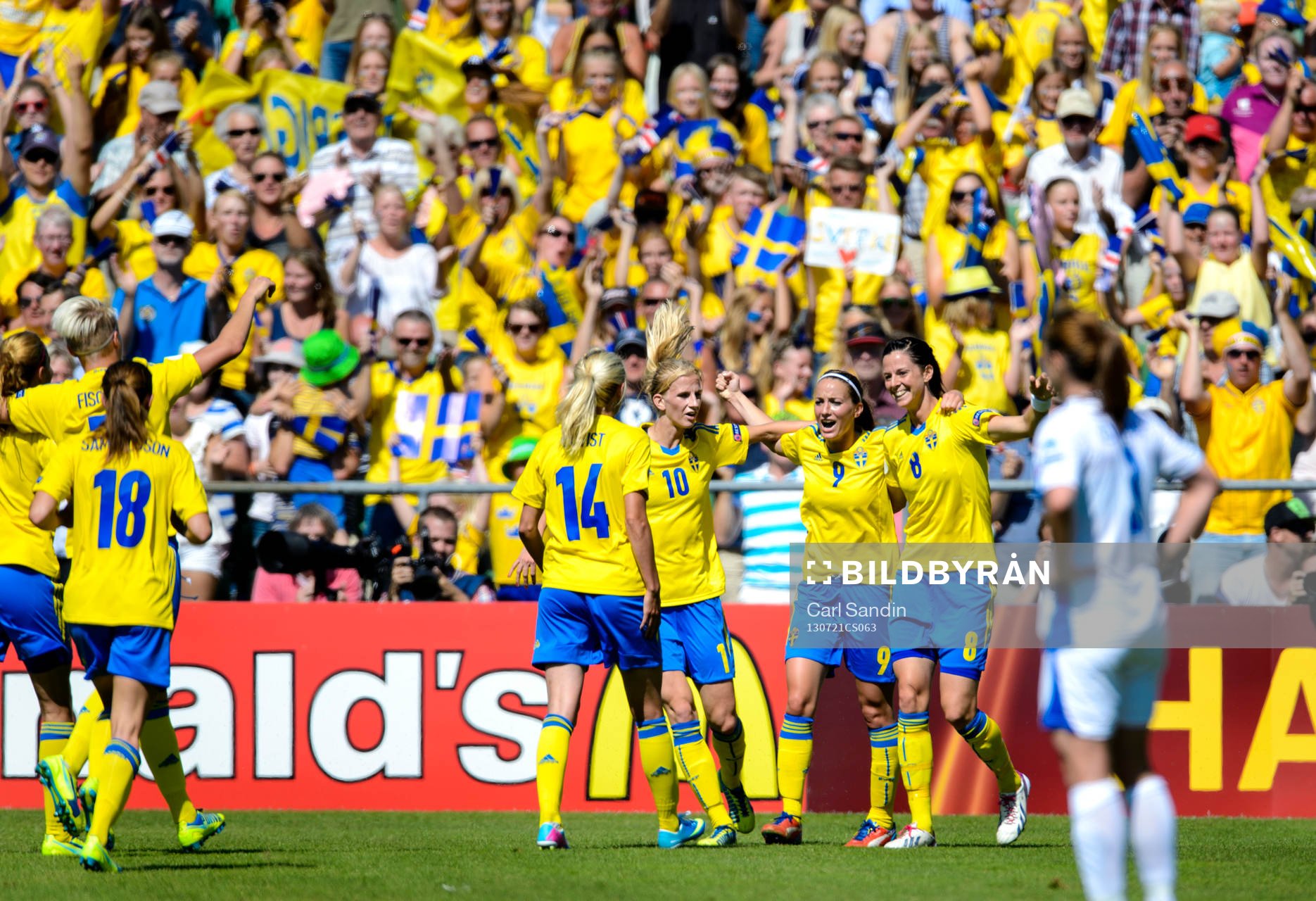 Sveriges Sofia Jakobsson, Kosovare Asllani och Lotta