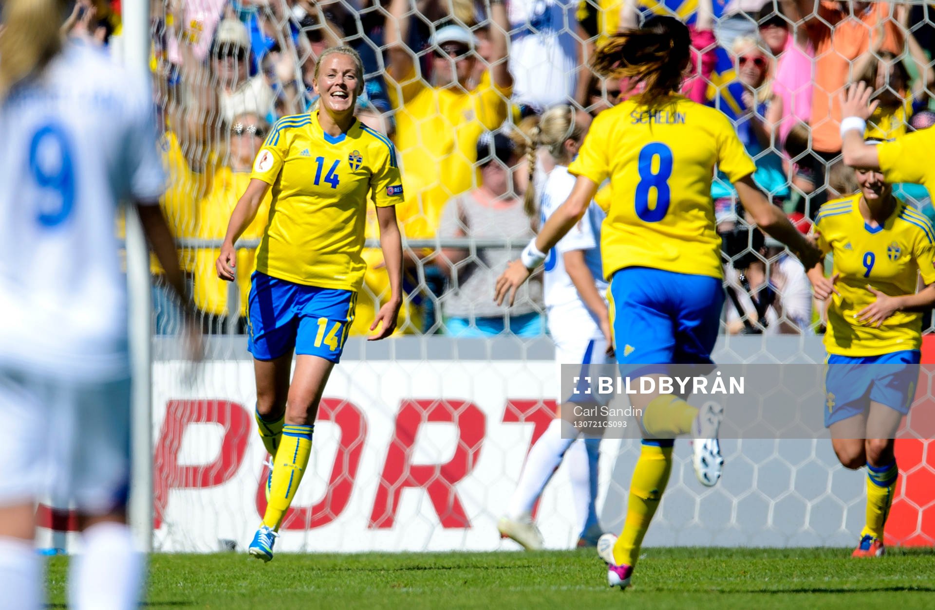 Sveriges Josefine Öqvist jublar