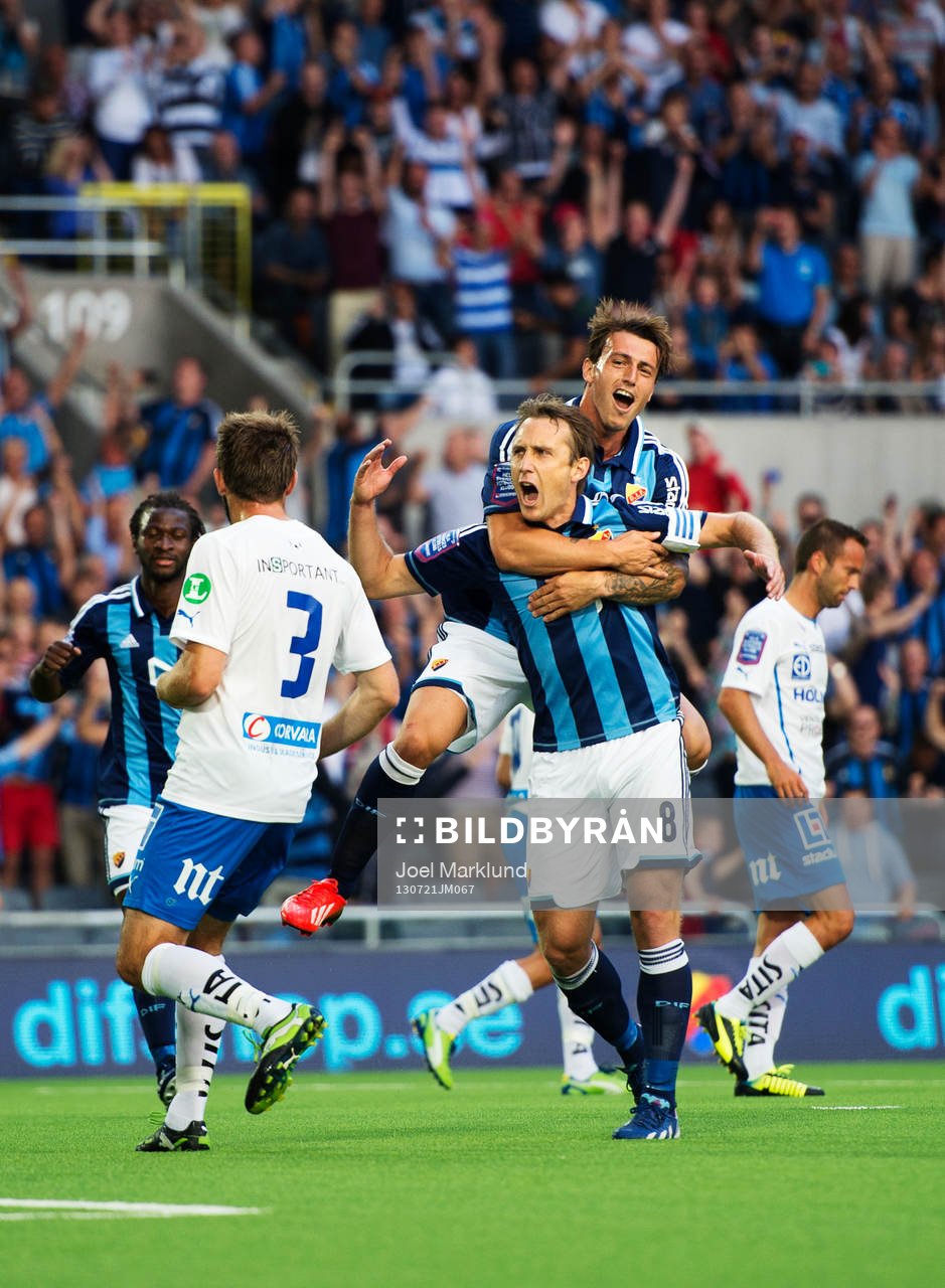 Djurgårdens Andreas Johansson och Erton Fejzullahu jublar