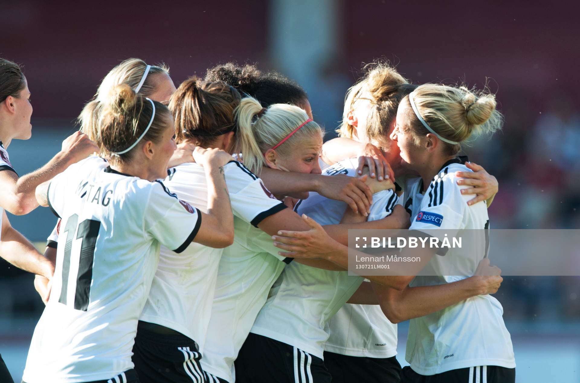 0-1 Simone Laudehr, Tyskland, som grattas