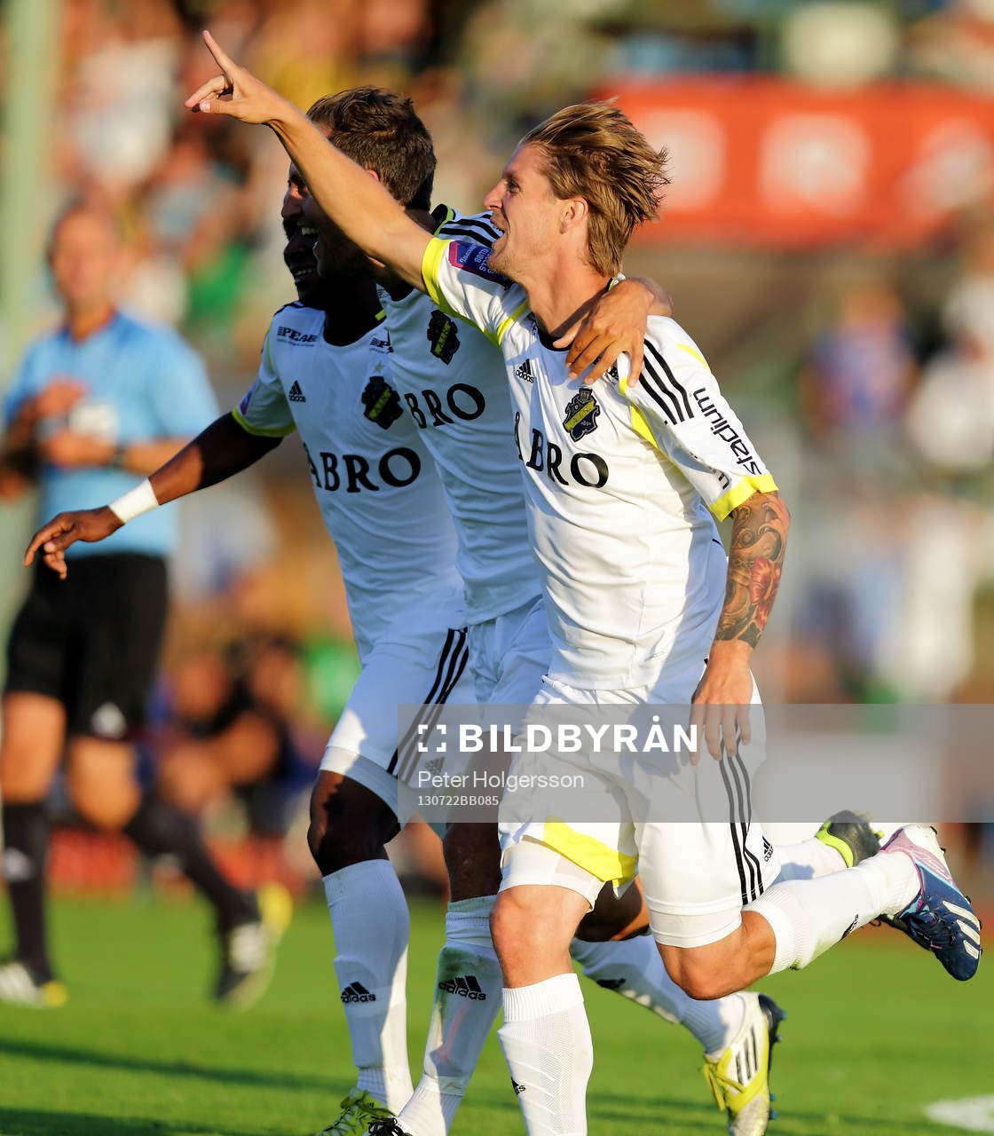 Jubel efter mål 1-3 av AIK:s Martin Lorentzson i matchen mellan Häcken och AIK i Allsvenskan i fotboll den 22 juli 2013 i Göteborg.