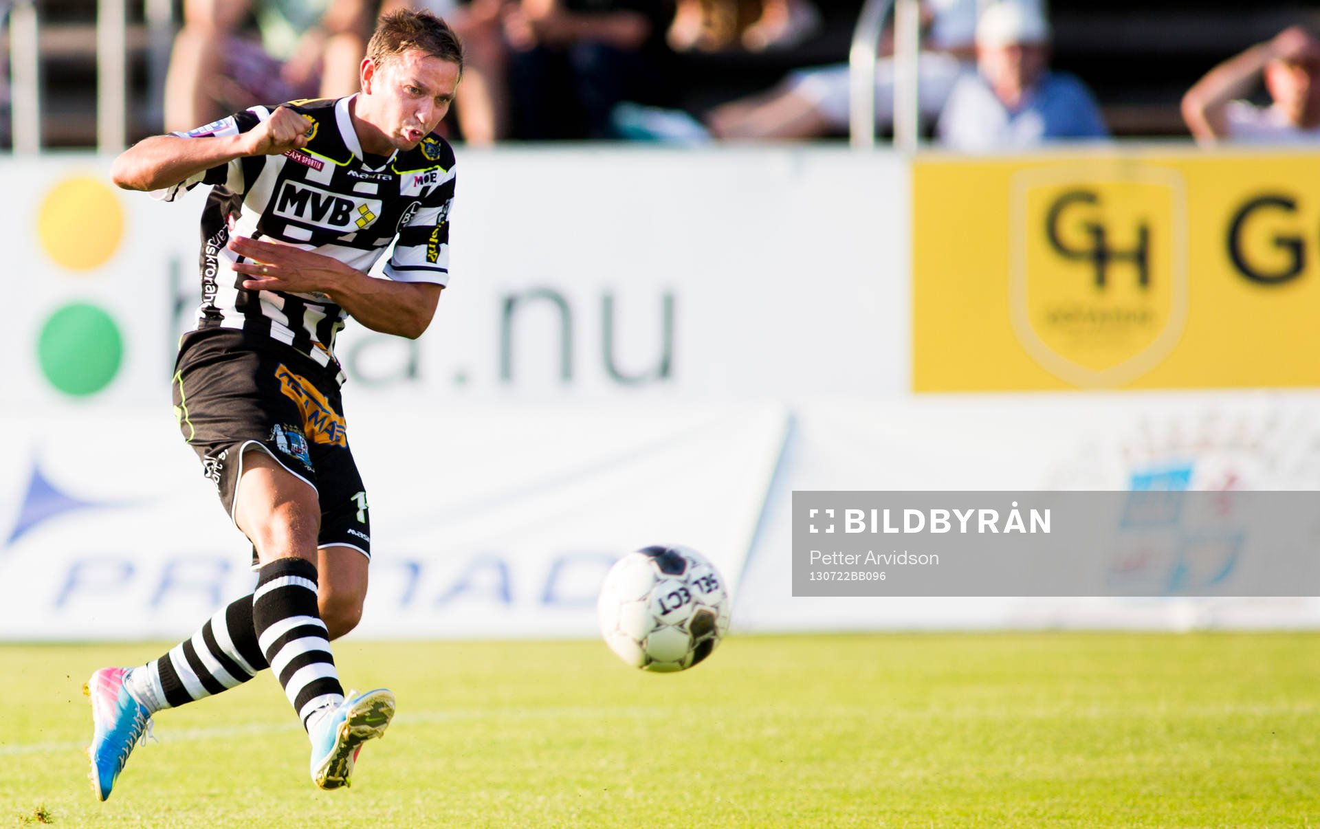 Landskronas Fredrik Olsson gör 4-0 i fotbollsmatchen i