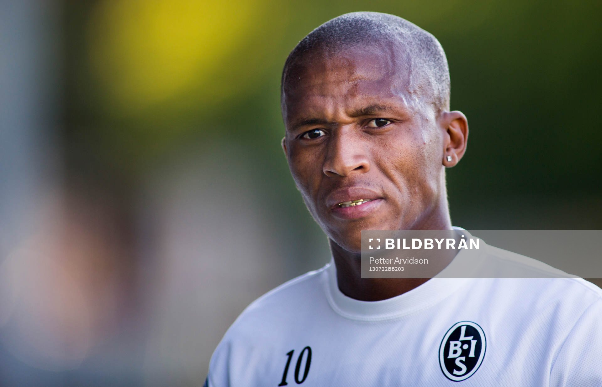 Landskronas Amethyst Bradley Ralani innan fotbollsmatchen i