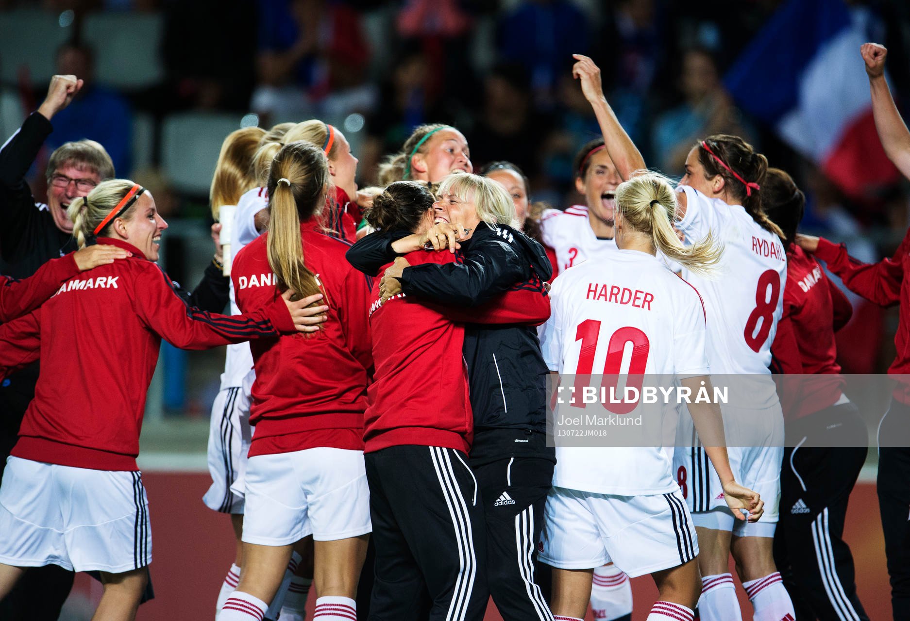 Spelare och ledare i Danmark jublar