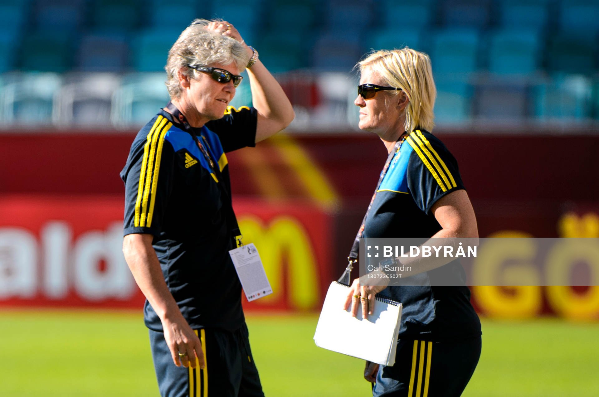 Sveriges förbundskapten Pia Sundhage och assisterande